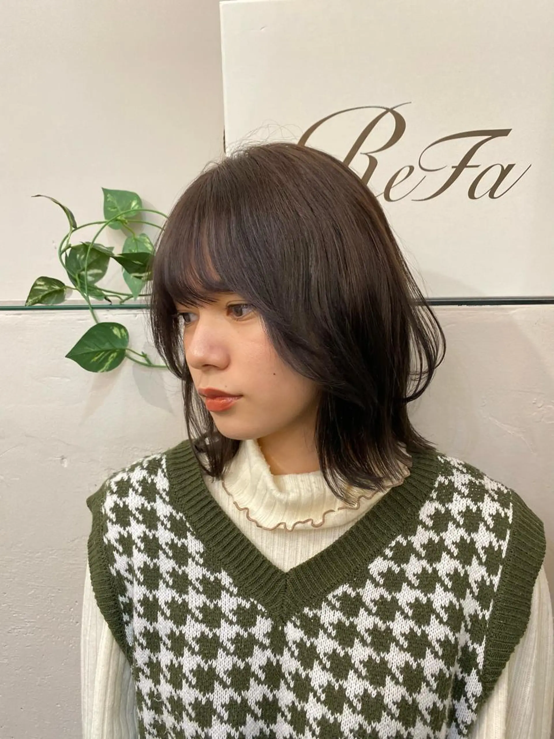 カラー グレージュ Lomalia moekaのヘアスタイル
