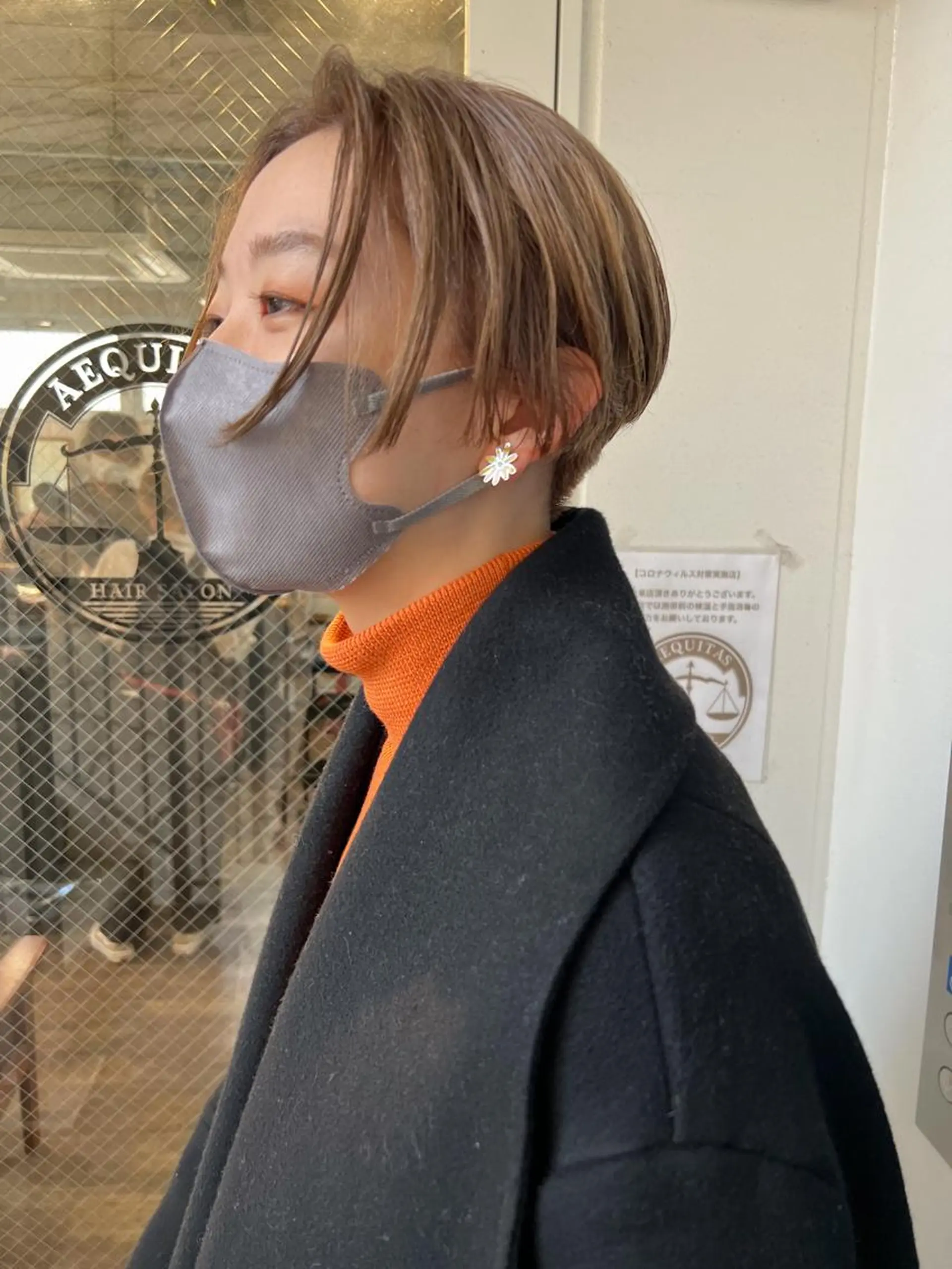 ショート カラー ショートボブ ベージュカラー ブリーチ ケアブリーチ 透明感カラー ヘアカラー a moment(モーメント)所属・蔵前 デザインカット KOBAYASHIのヘアスタイル
