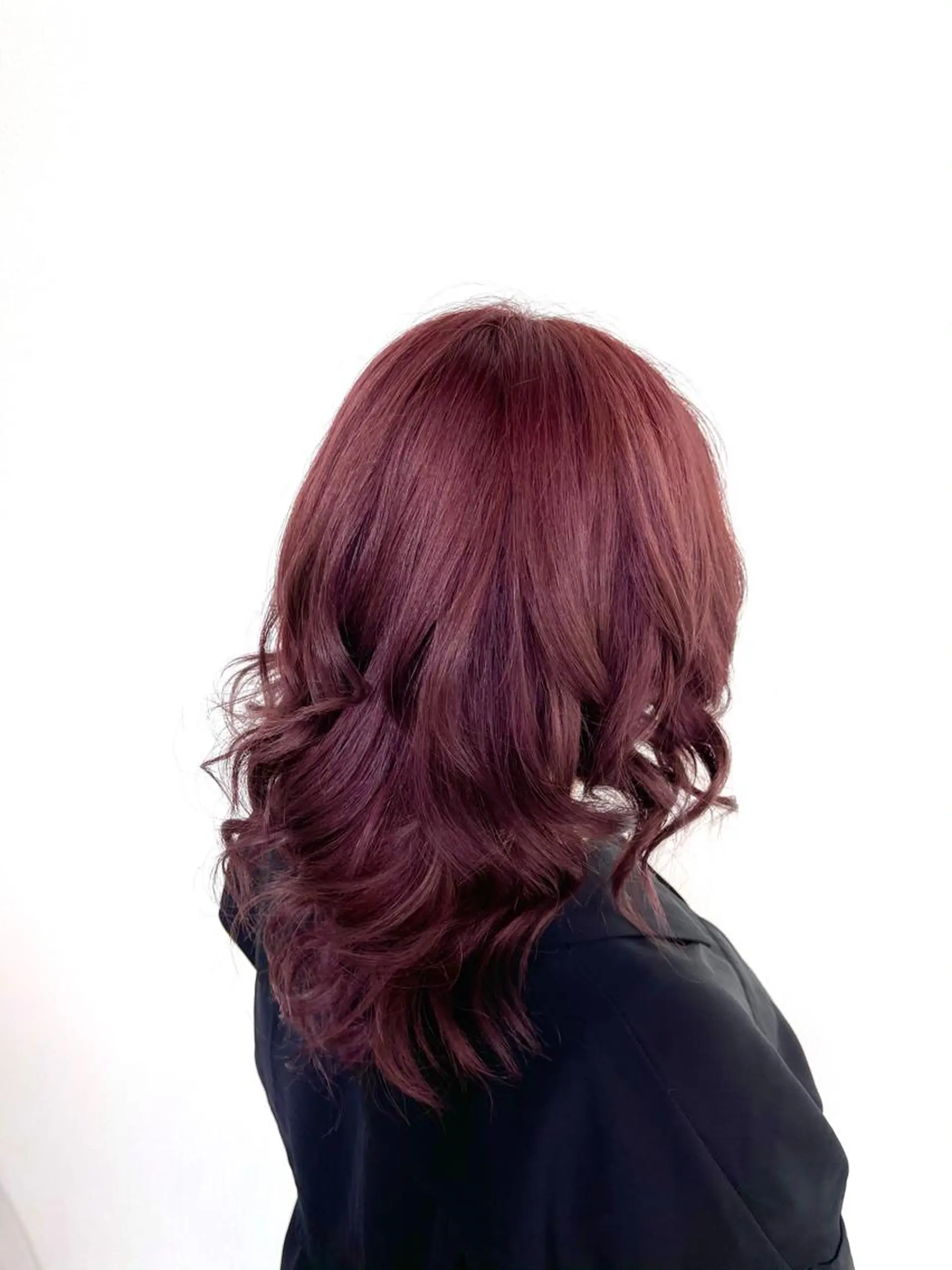 ミディアム カラー ヘアアレンジ レッドカラー バイオレットカラー ヘアカラー トリートメント 💎ケアブリーチ💎 ✂︎Raia✂︎‬のヘアスタイル