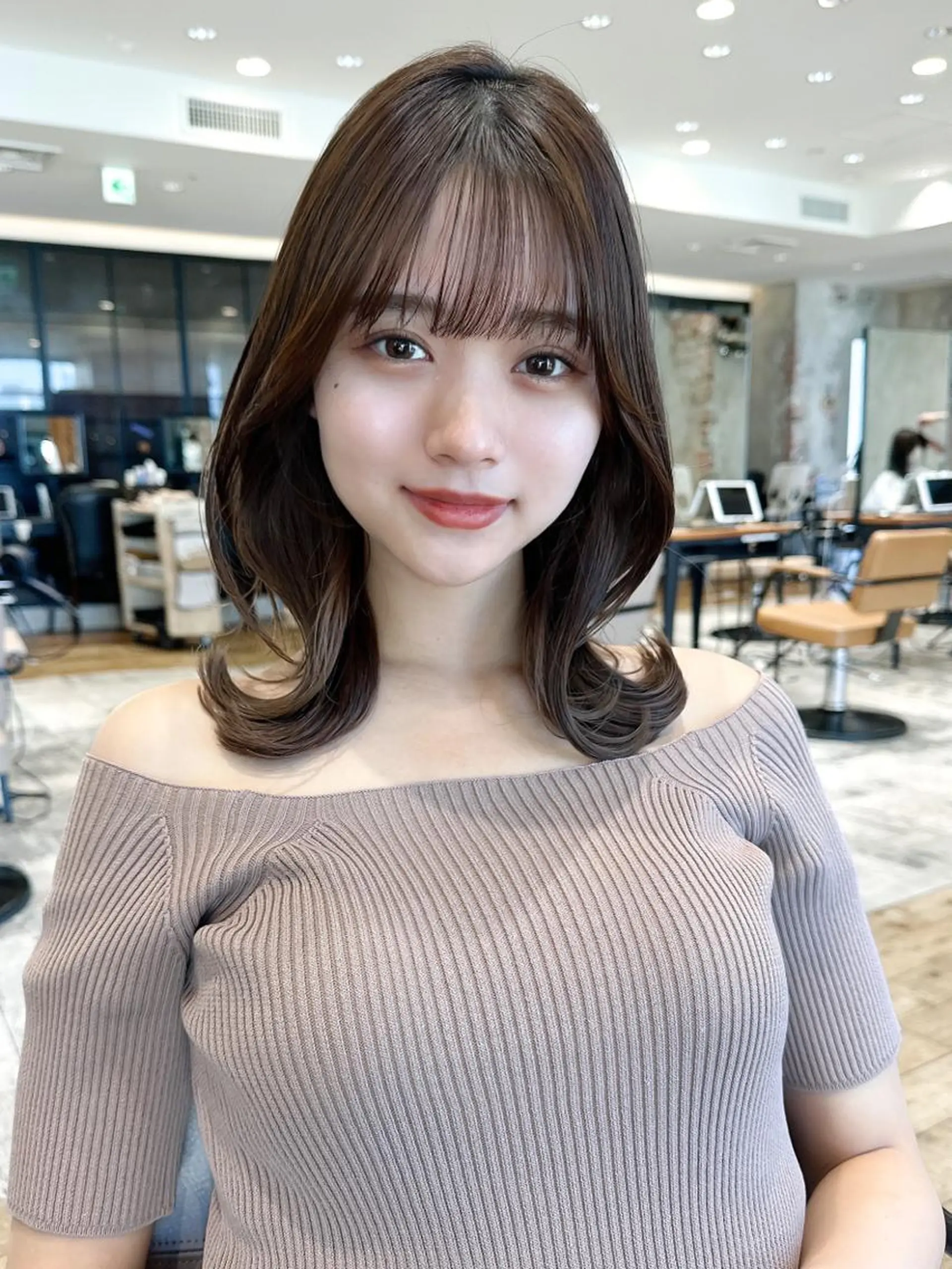 ミディアム カラー ベージュカラー ブラウンカラー ブラウンベージュ くびれヘア 顔周りカット カット ヘアカラー トリートメント 顔周り/くびれヘア 韓国ヘア💕風間るなのヘアスタイル