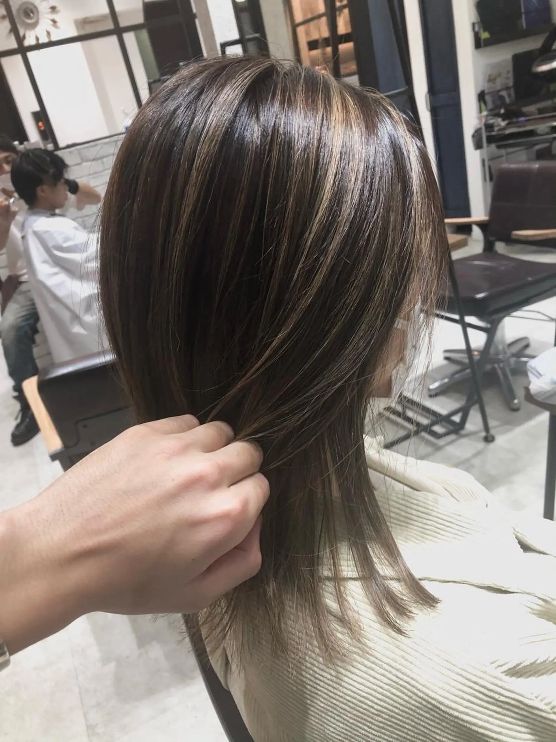 ミディアム ハイライト ヘアカラー 🌈透明感カラー 韓 国ヘアこうたろうのヘアスタイル