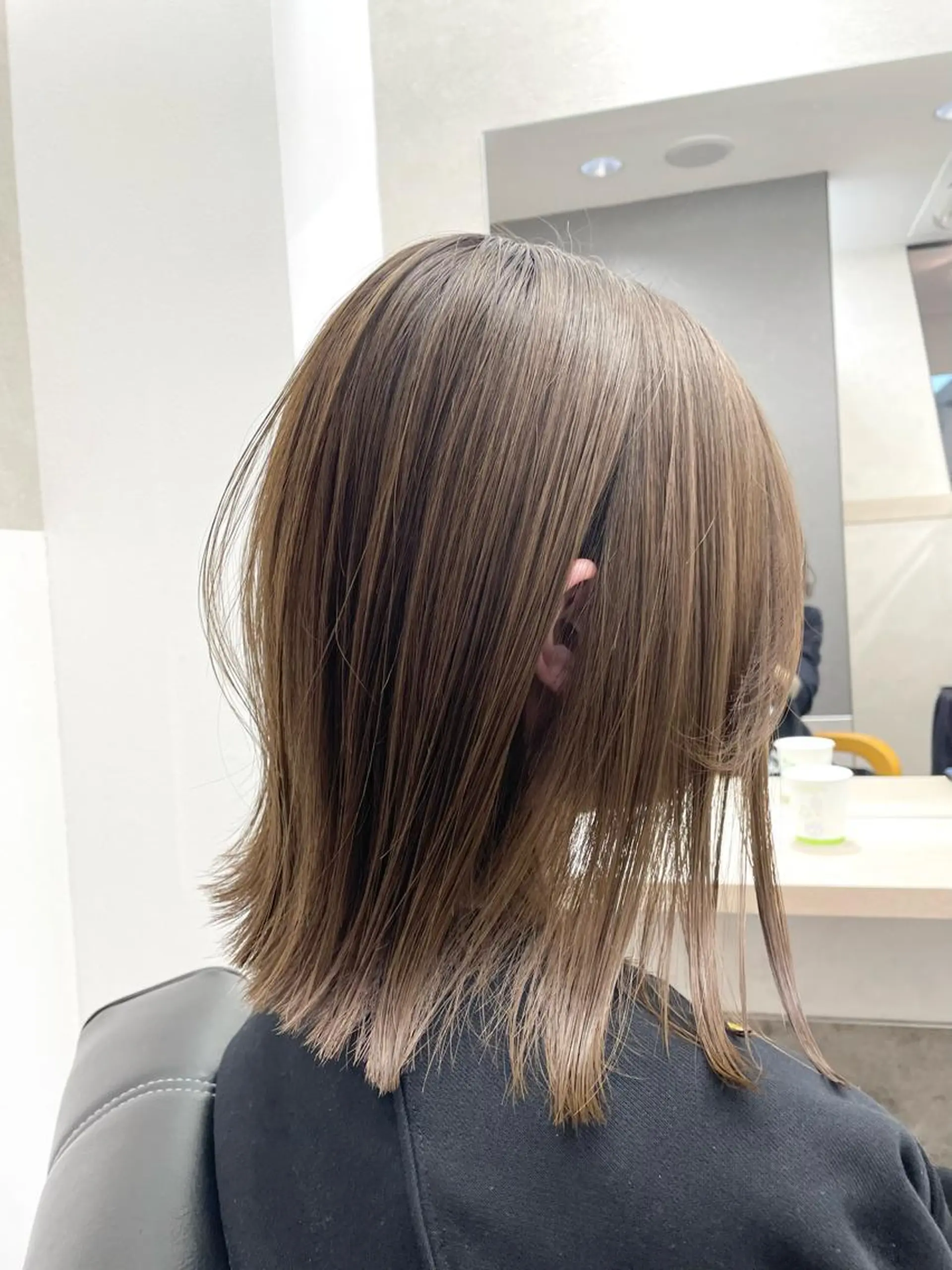 ショート カラー ベージュカラー 透明感カラー GISEL TAKUYAのヘアスタイル