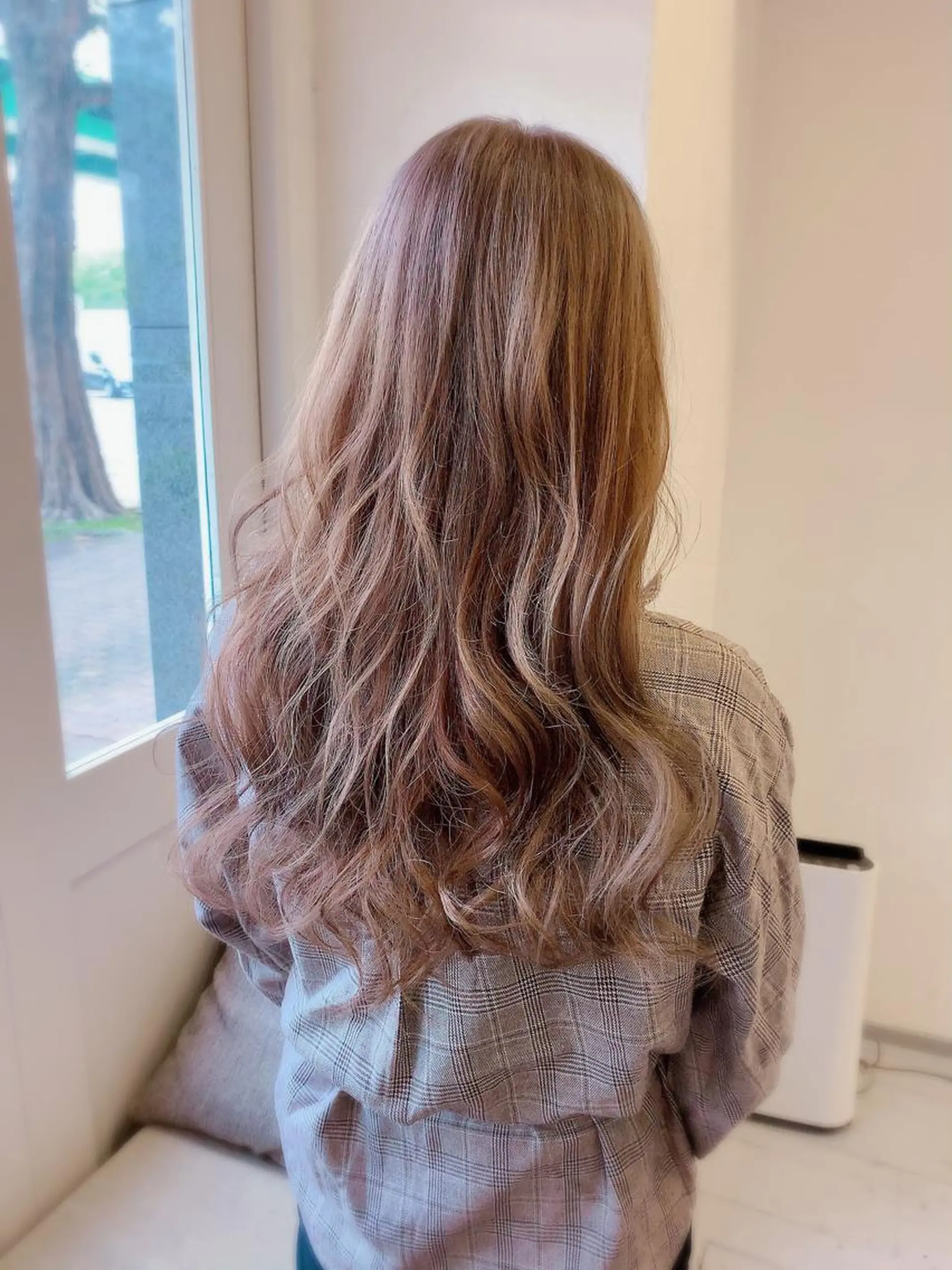 ロング カラー ブリーチ カット ヘアカラー トリートメント 🍀Moda by Grande🍀のヘアスタイル