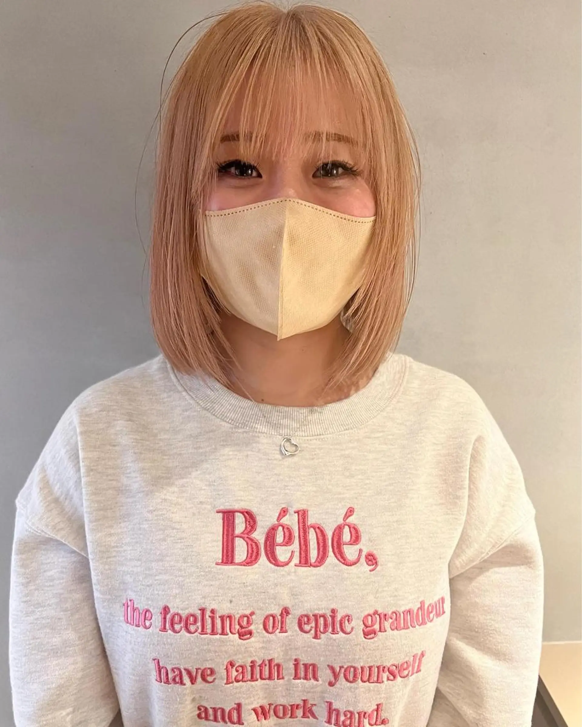 ミディアム ヘアカラー ミルクティーベージュ outaのヘアスタイル