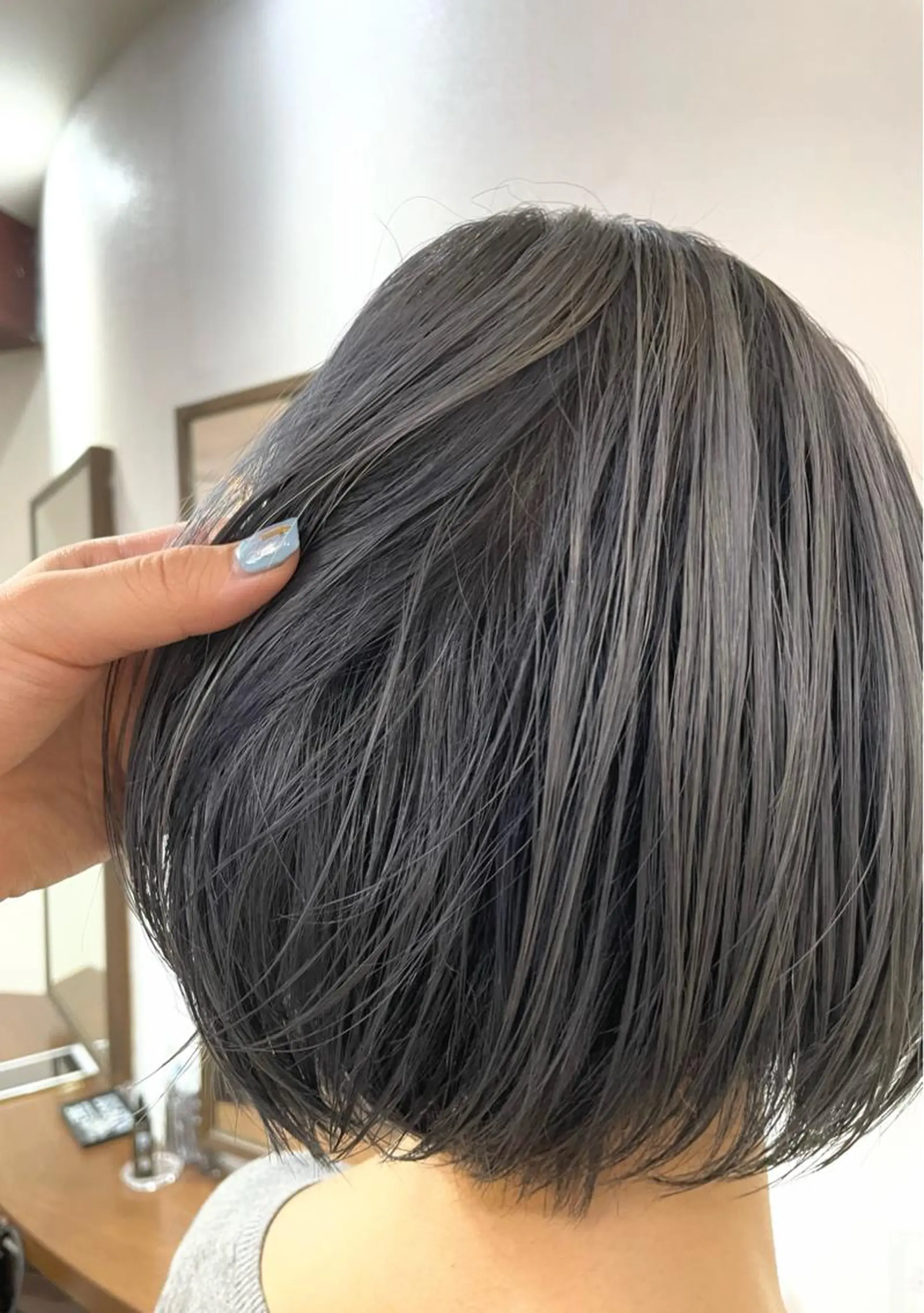 ショート カラー 中村 海波のヘアスタイル