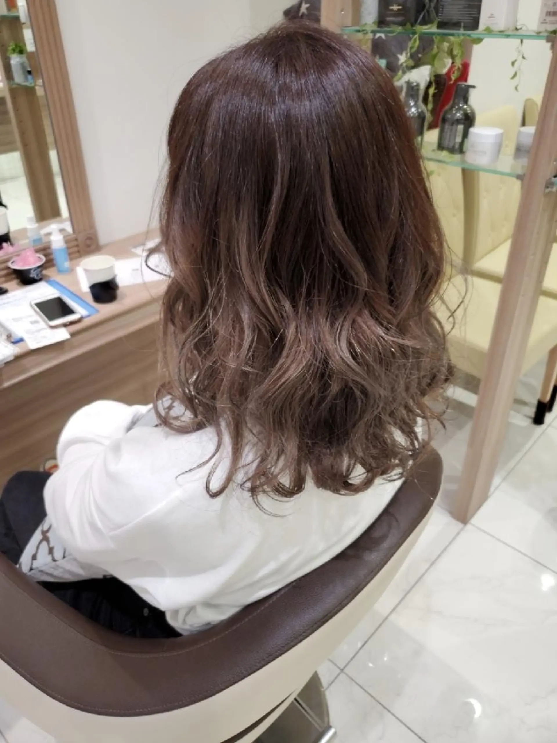 ミディアム カラー ベージュカラー ブリーチ グラデーションカラー グレージュ ミルクティーベージュ 中村 和貴のヘアスタイル
