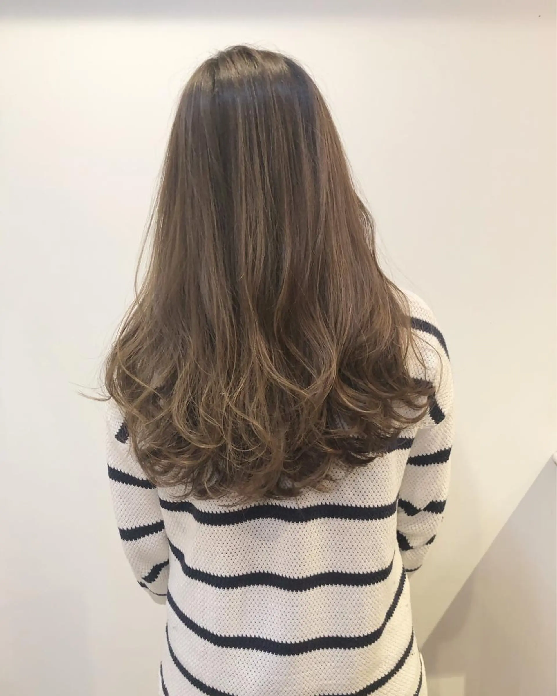 ロング ハイライト ヘアカラー トリートメント ＨＩ ROのヘアスタイル