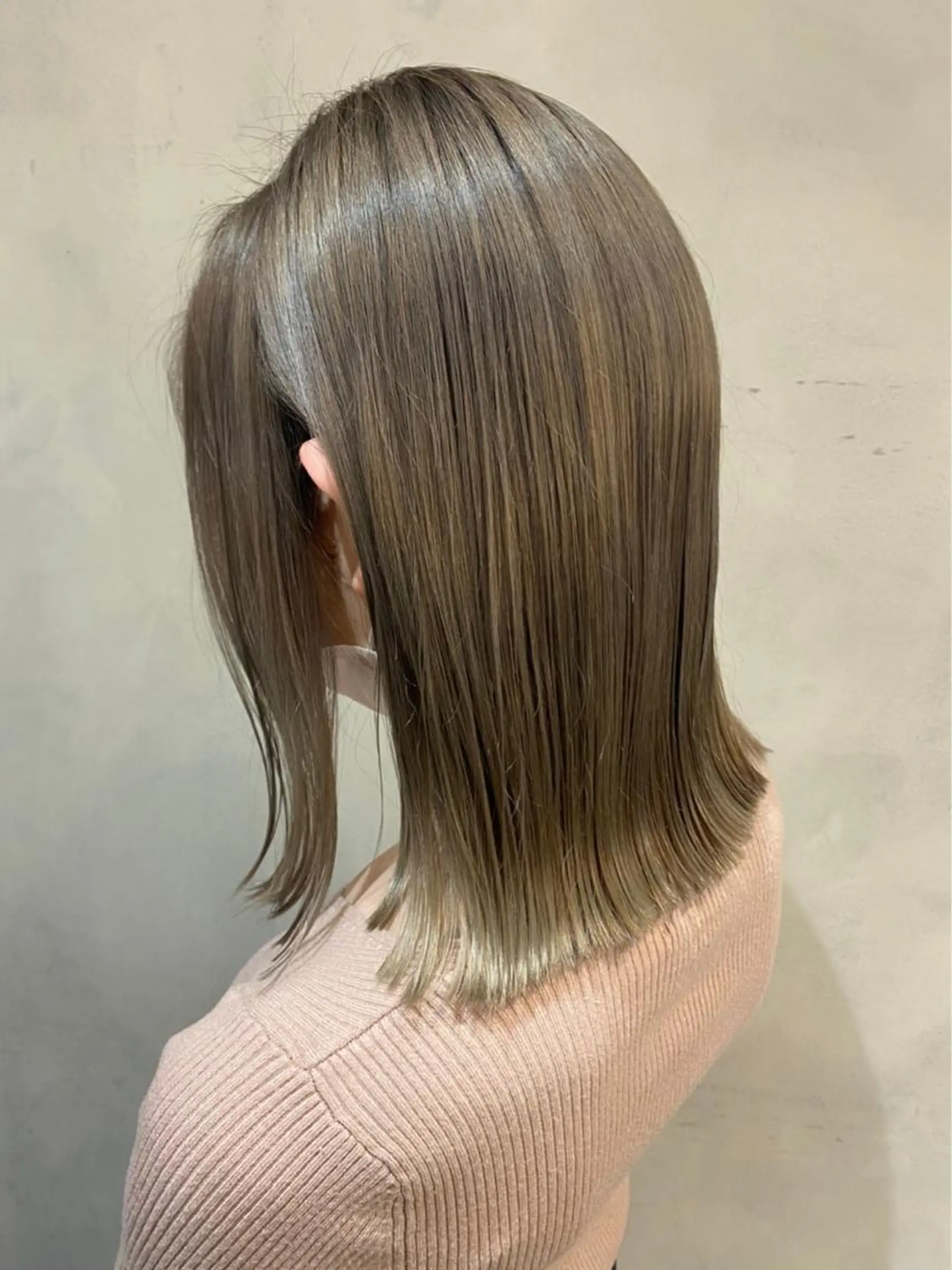 ミディアム 小口 晃のヘアスタイル