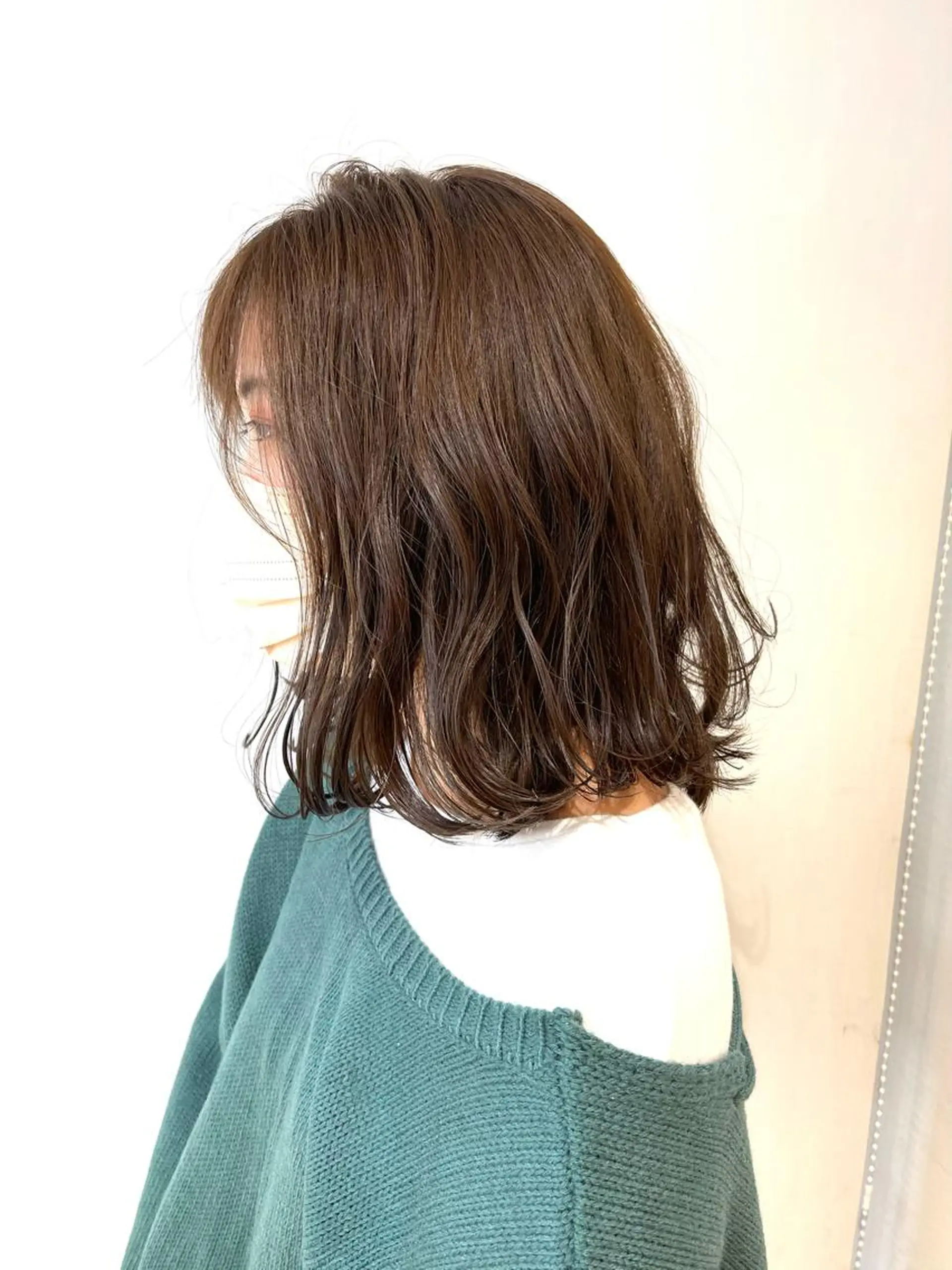セミロング カラー ベージュカラー ブリーチ ミルクティーベージュ ブリーチなしカラー カット ヘアカラー トリートメント 💎髪質改善王子💎 TOMOのヘアスタイル