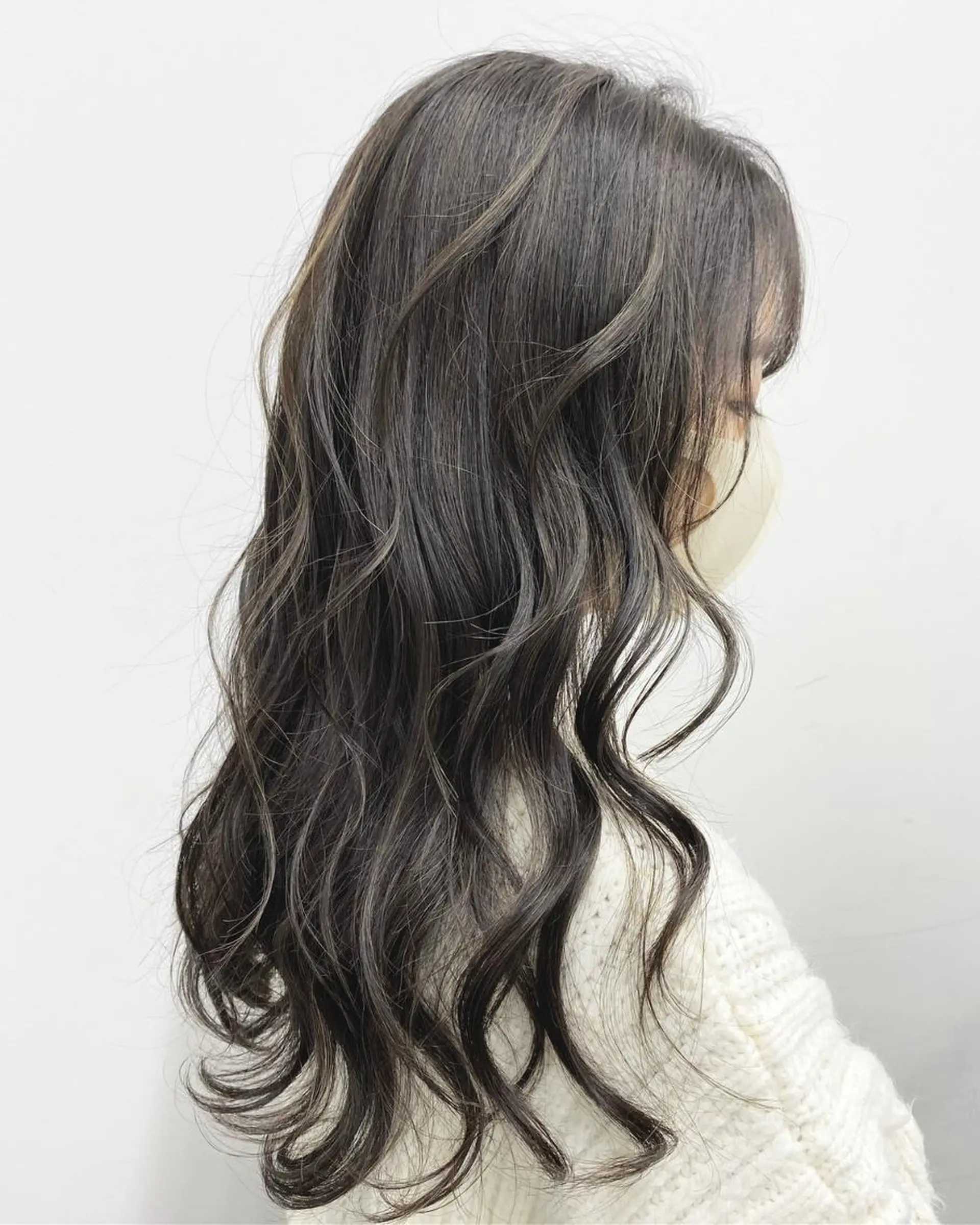 セミロング カラー ワンレンボブ アディクシーカラー アッシュ ベージュカラー ブリーチ 公式 Ease by amble luxeのヘアスタイル