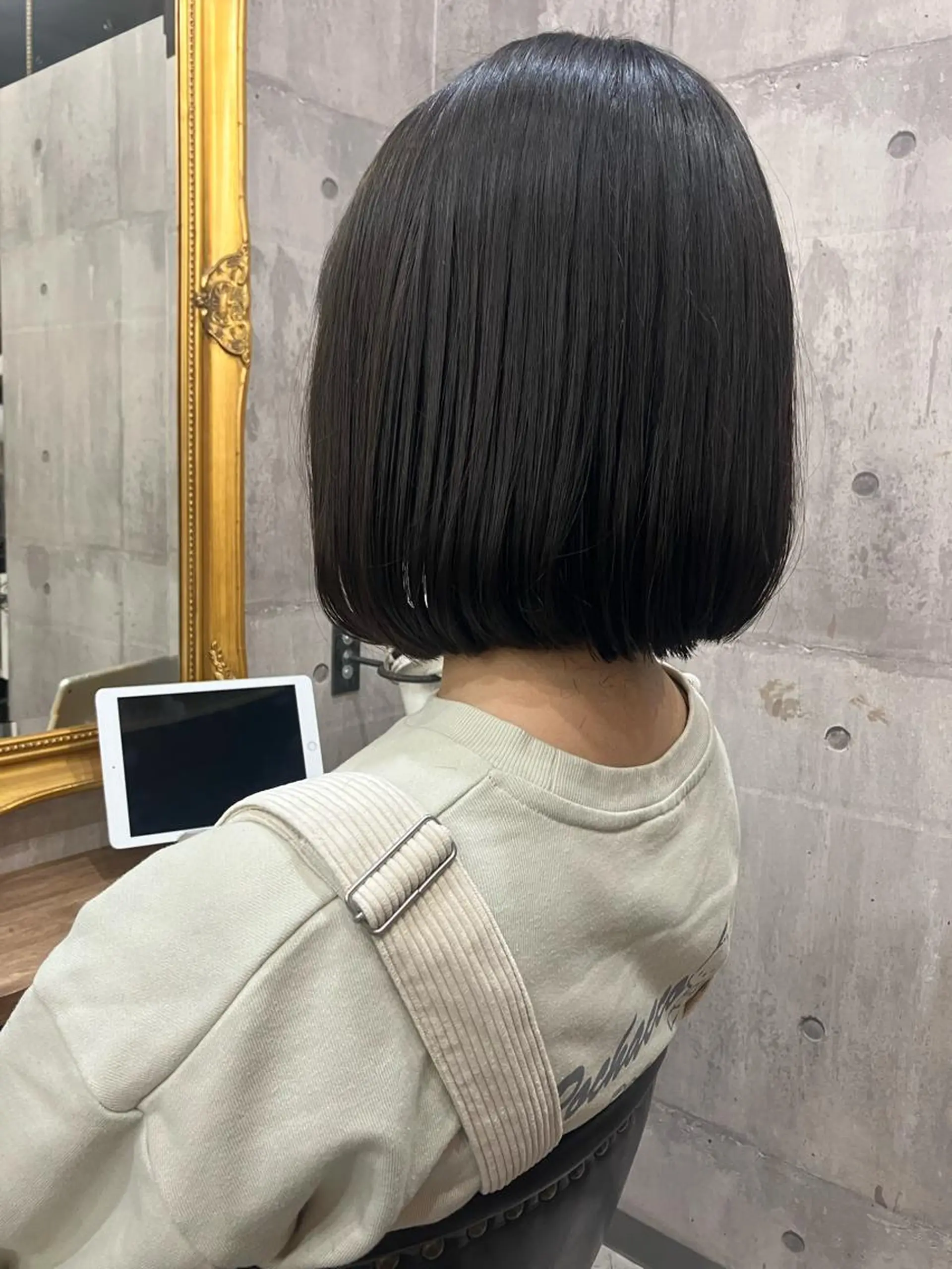 ショート ボブ 長めボブ HAIR BASE ZAWAWA所属・レイヤー/ブリーチ｜ 特殊パーマ/赤澤のヘアスタイル