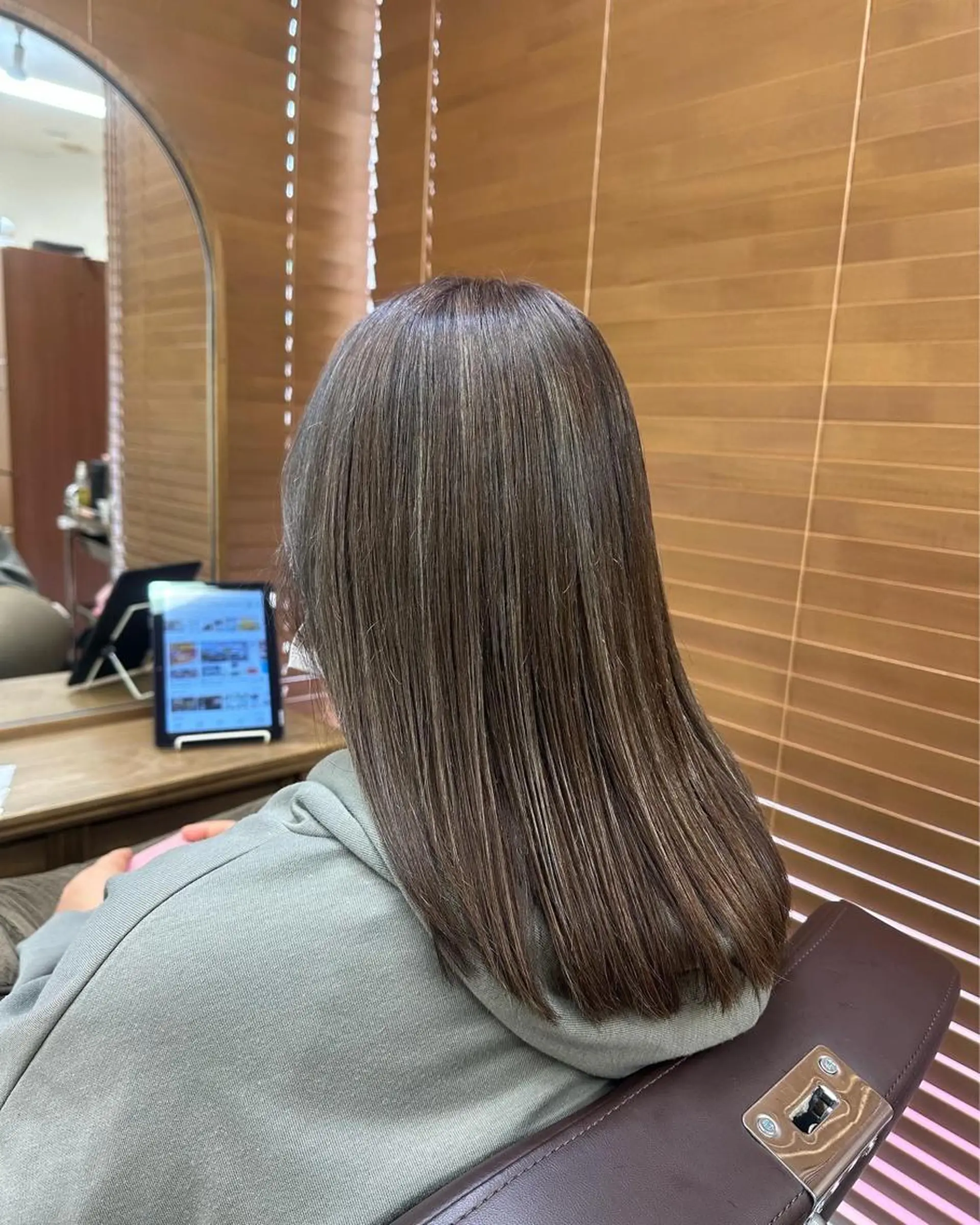 セミロング カット ヘアカラー トリートメント classic所属・髪質改善個室サロン' 縮毛矯正・艶カラーのヘアスタイル