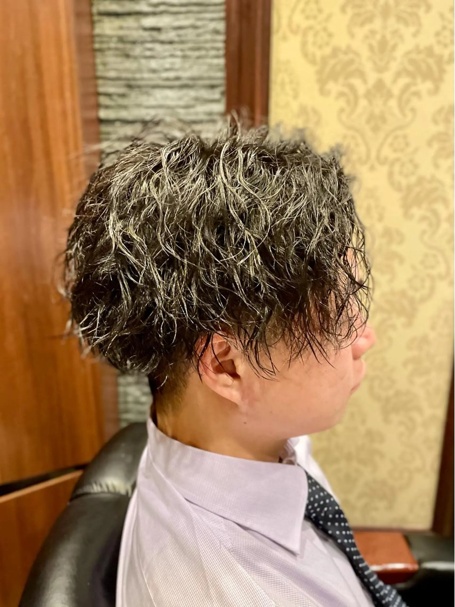 ミディアム パーマ メンズ プレミアムバーバー赤坂所属・野川 純麗のヘアスタイル