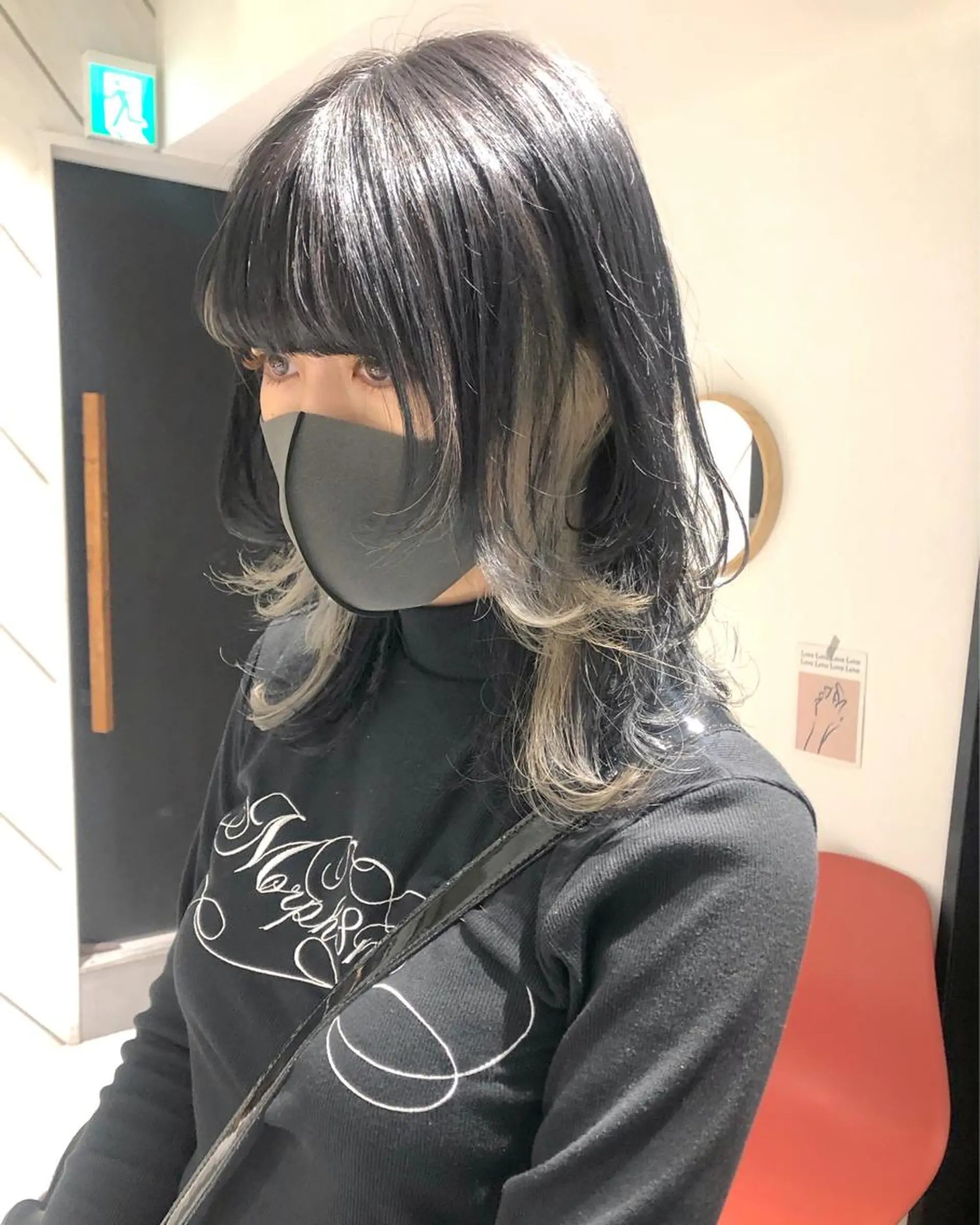 ミディアム カラー ウルフカット ヘアカラー トリートメント 【Luis なんば】のヘアスタイル