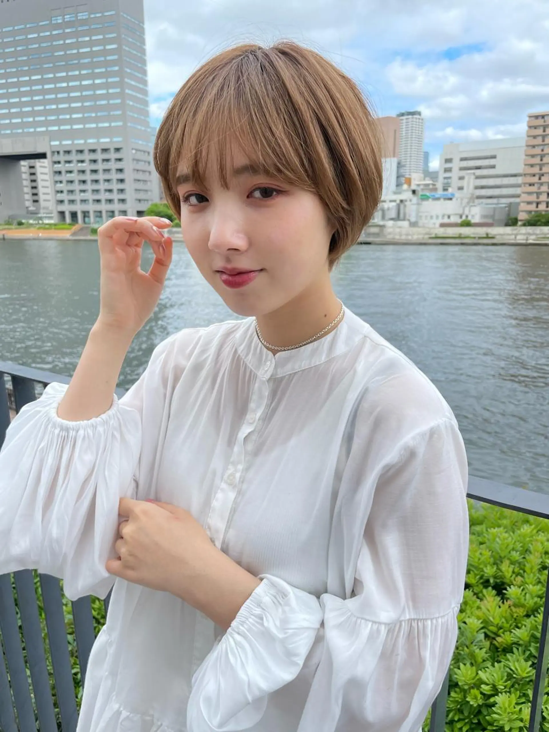 ショート カラー 丸みショート ベージュカラー ショートヘア CiNEMA daikanyama所属・透明感カラー🫧 今泉健太のヘアスタイル