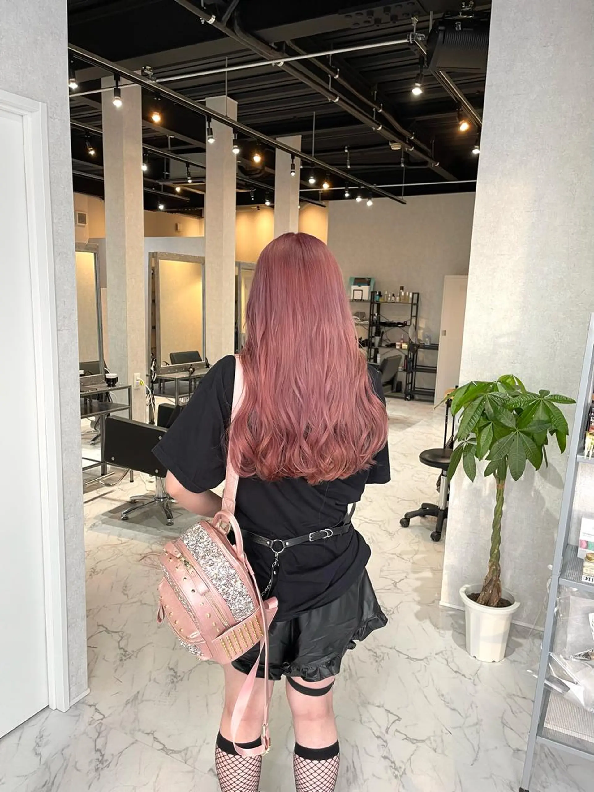 ロング カラー ヘアアレンジ バレイヤージュ デザインカラー ハイライトカラー 外国人風カラー ハイライト カット ヘアカラー トリートメント アンドウ ユウ/ レイヤーカット/韓国のヘアスタイル