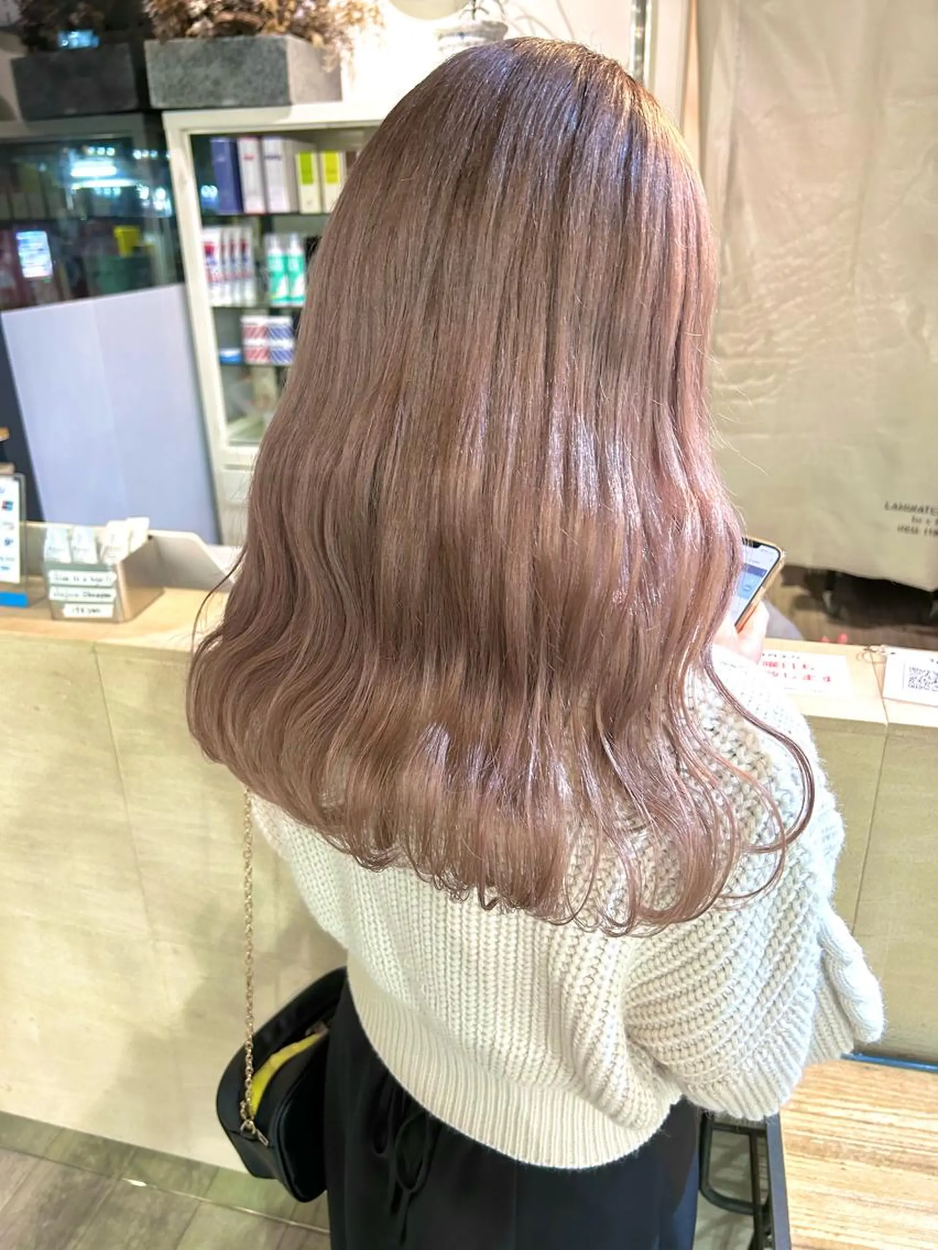 ロング W所属・小林 朋花のヘアスタイル