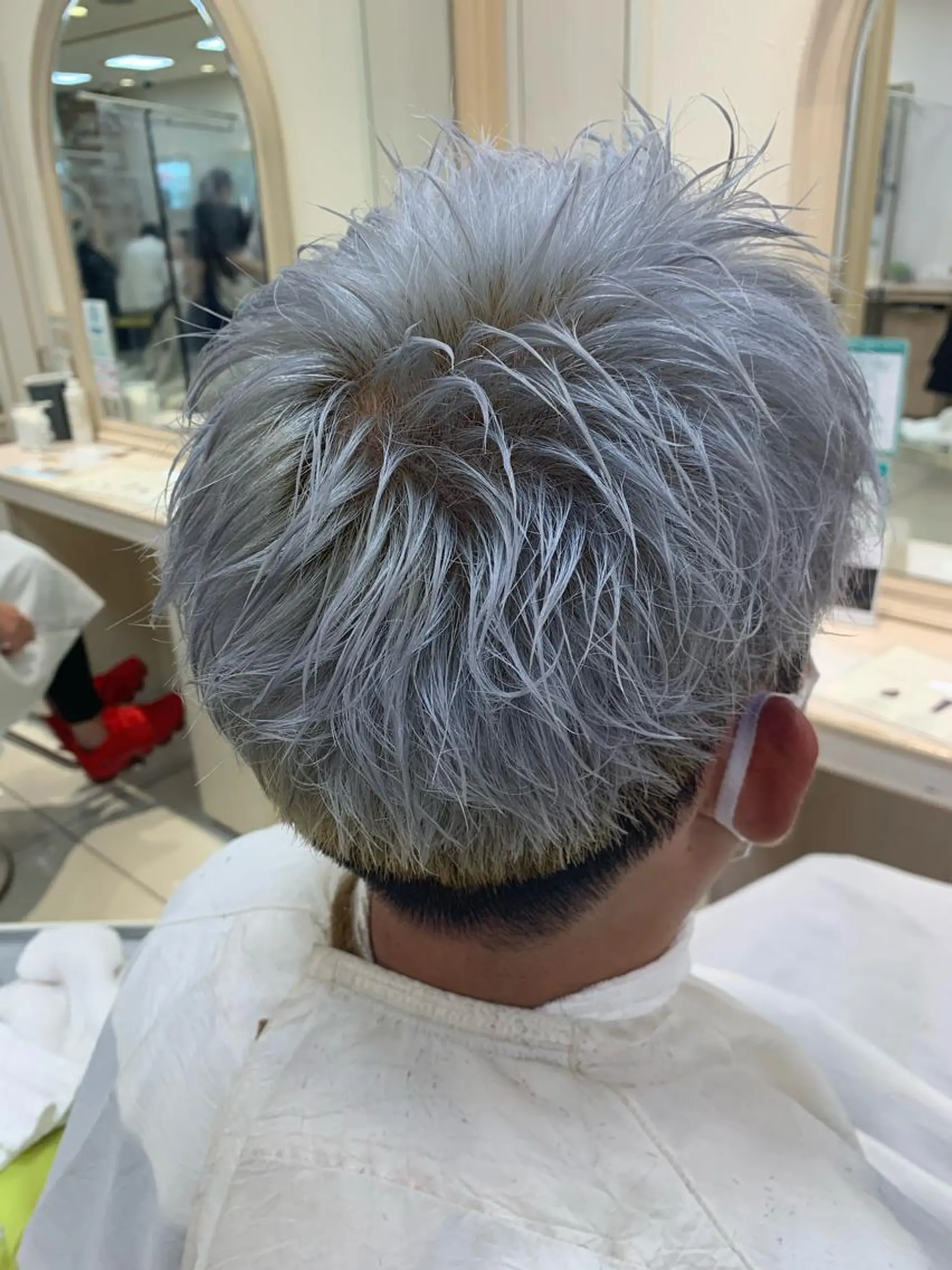 ショート カラー カット ヘアカラー 店長ハイトーンカラー 柞山史奈のヘアスタイル