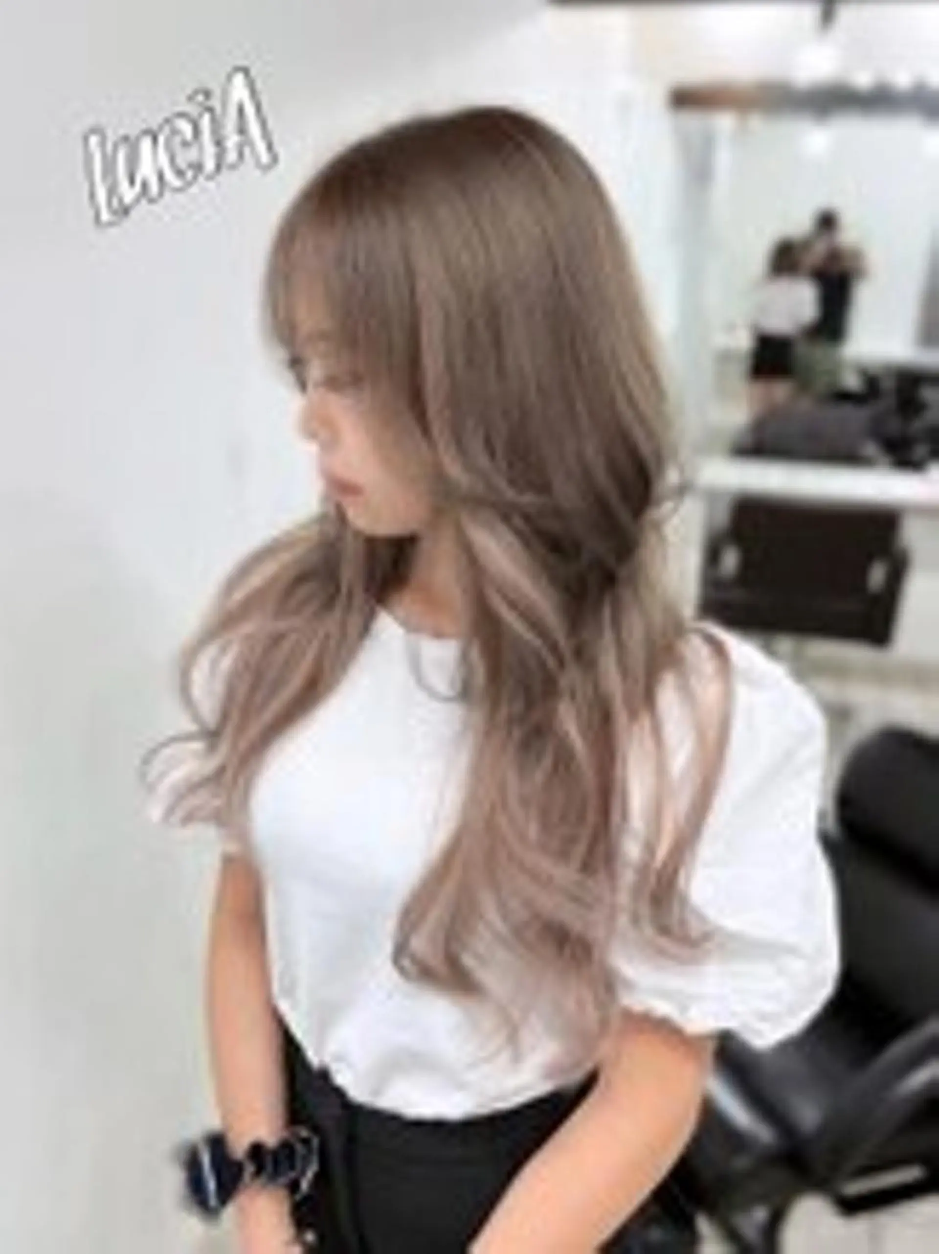 ロング カラー エクステ LuciAのヘアスタイル