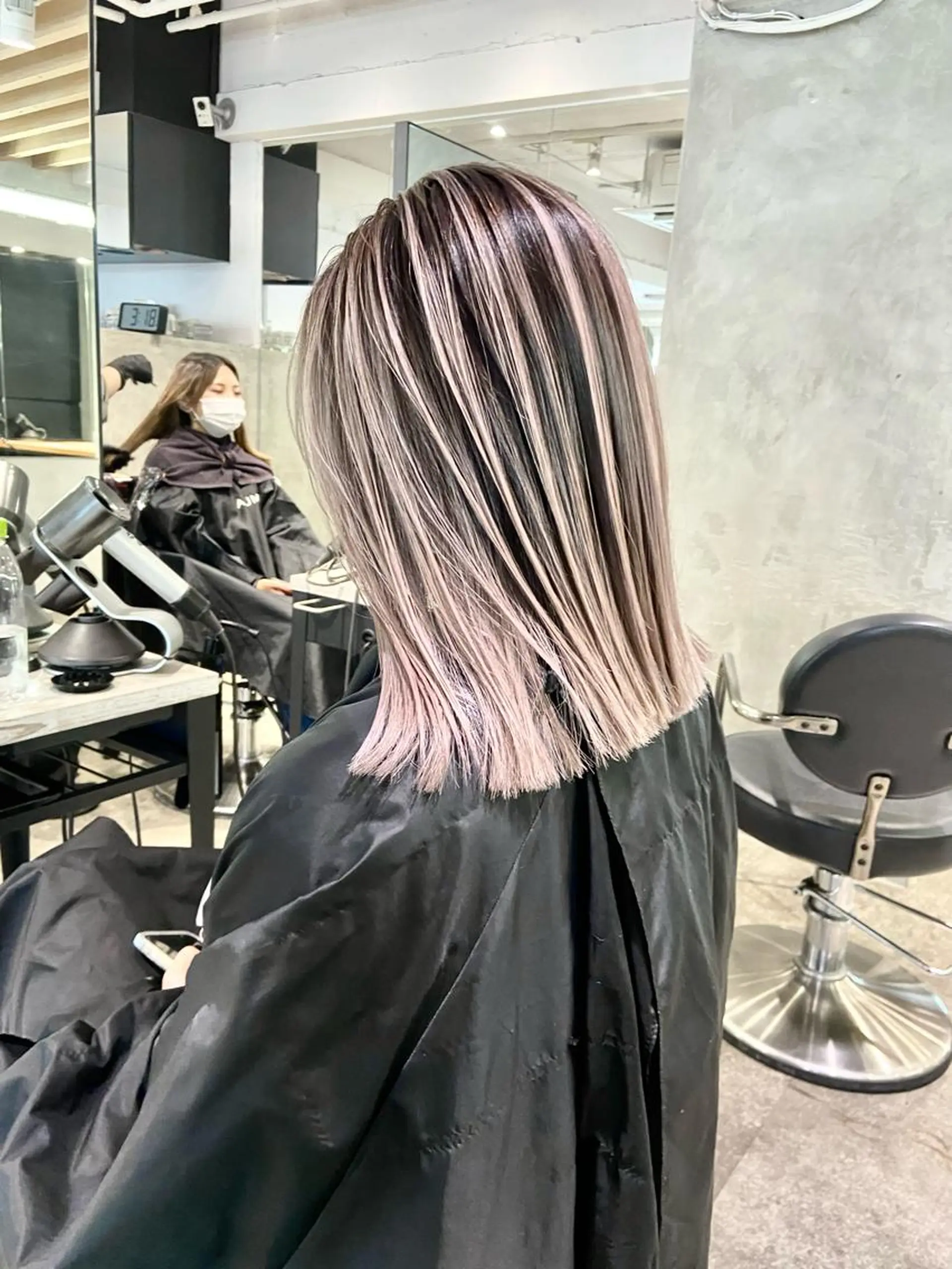 セミロング レイヤーカット salowin渋谷joule店所属・朝倉 啓太のヘアスタイル