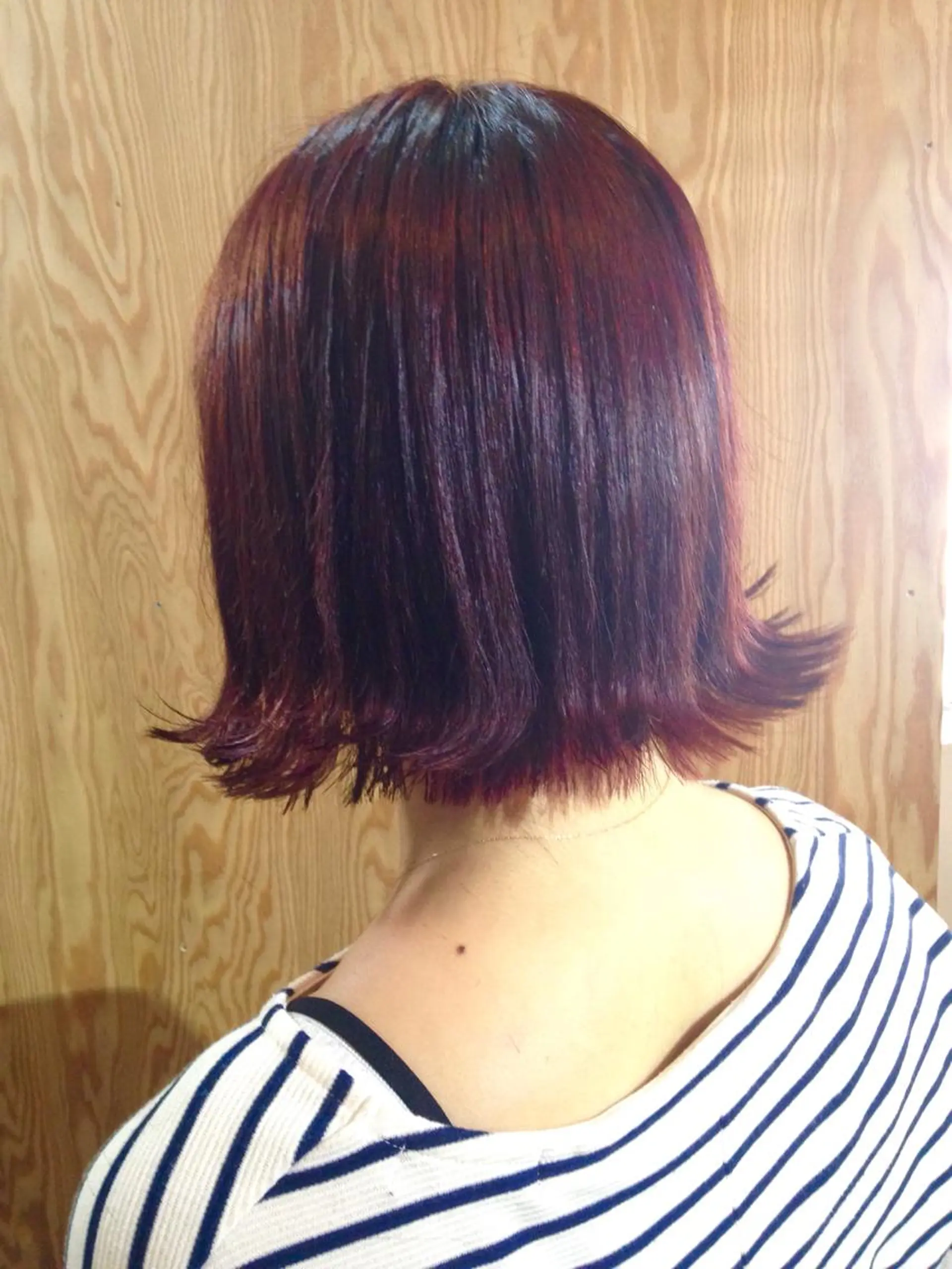 ショート カラー レッドカラー バイオレットカラー 外ハネヘア 💎髪質改善💎 デザイナーshinのヘアスタイル