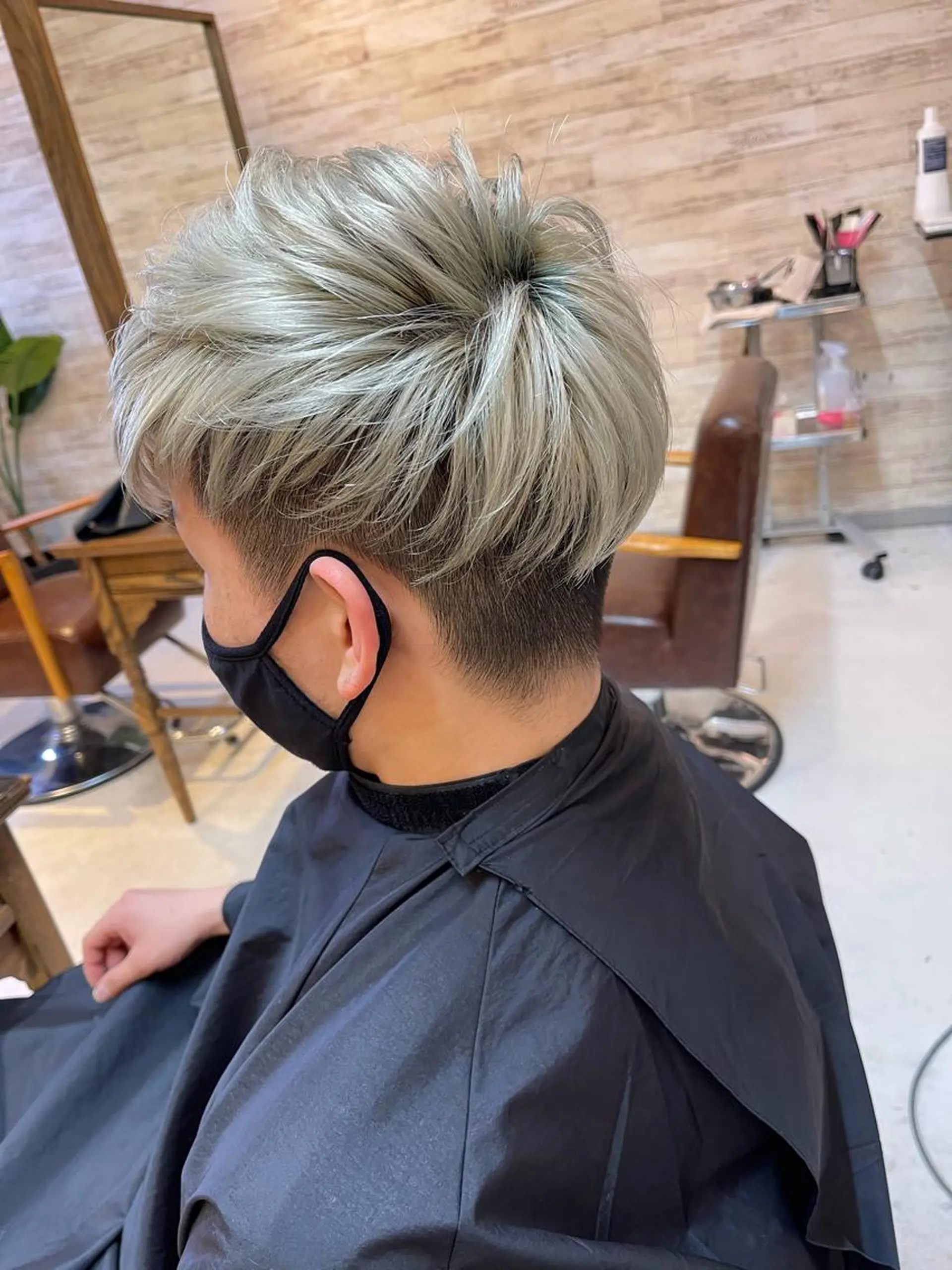 ショート カラー カット ヘアカラー トリートメント MARDI GRAS 蘭丸のヘアスタイル
