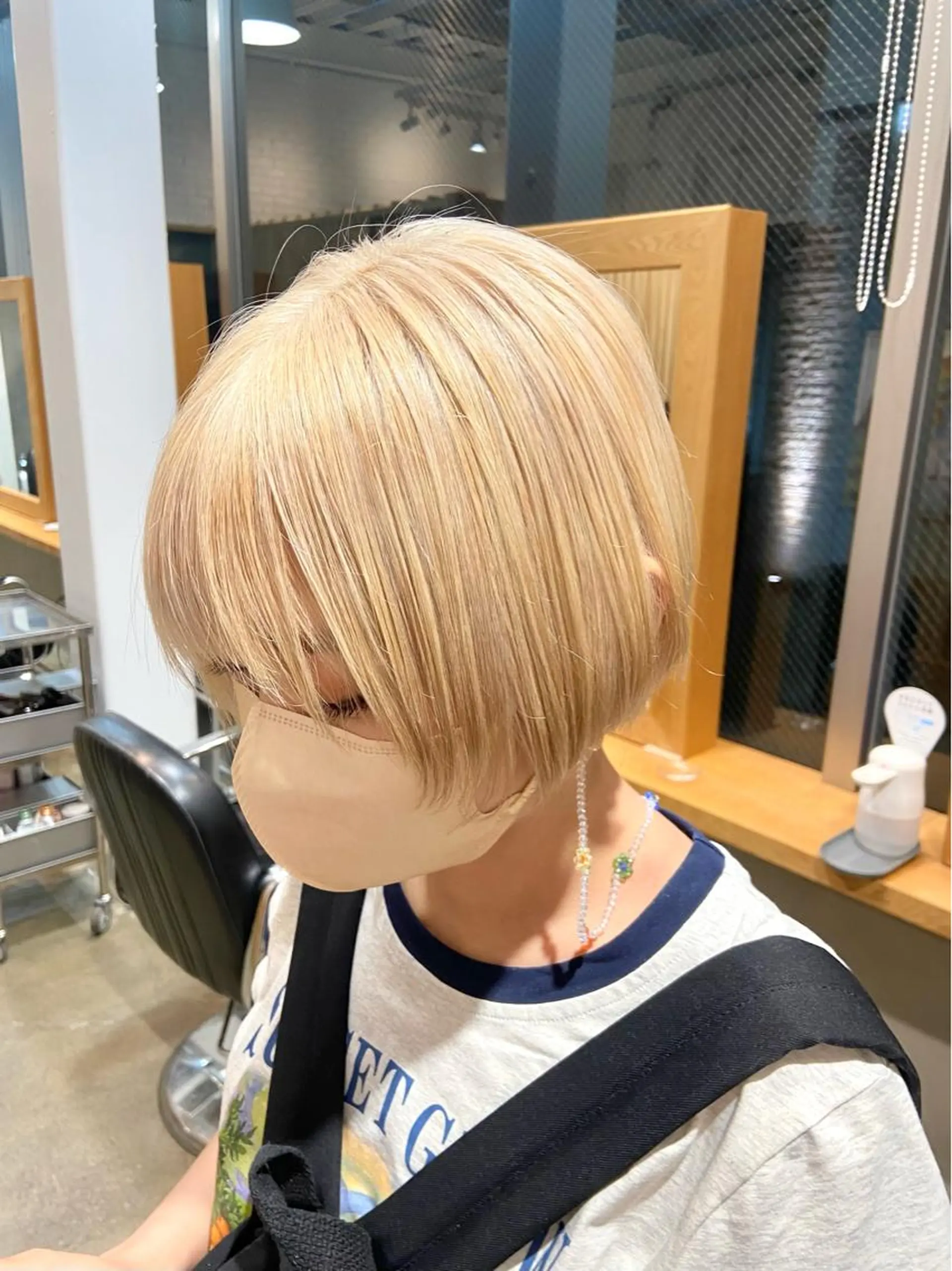 ショート カラー écouter所属・ジェンダーレスカット ハイトーン/カイセイのヘアスタイル