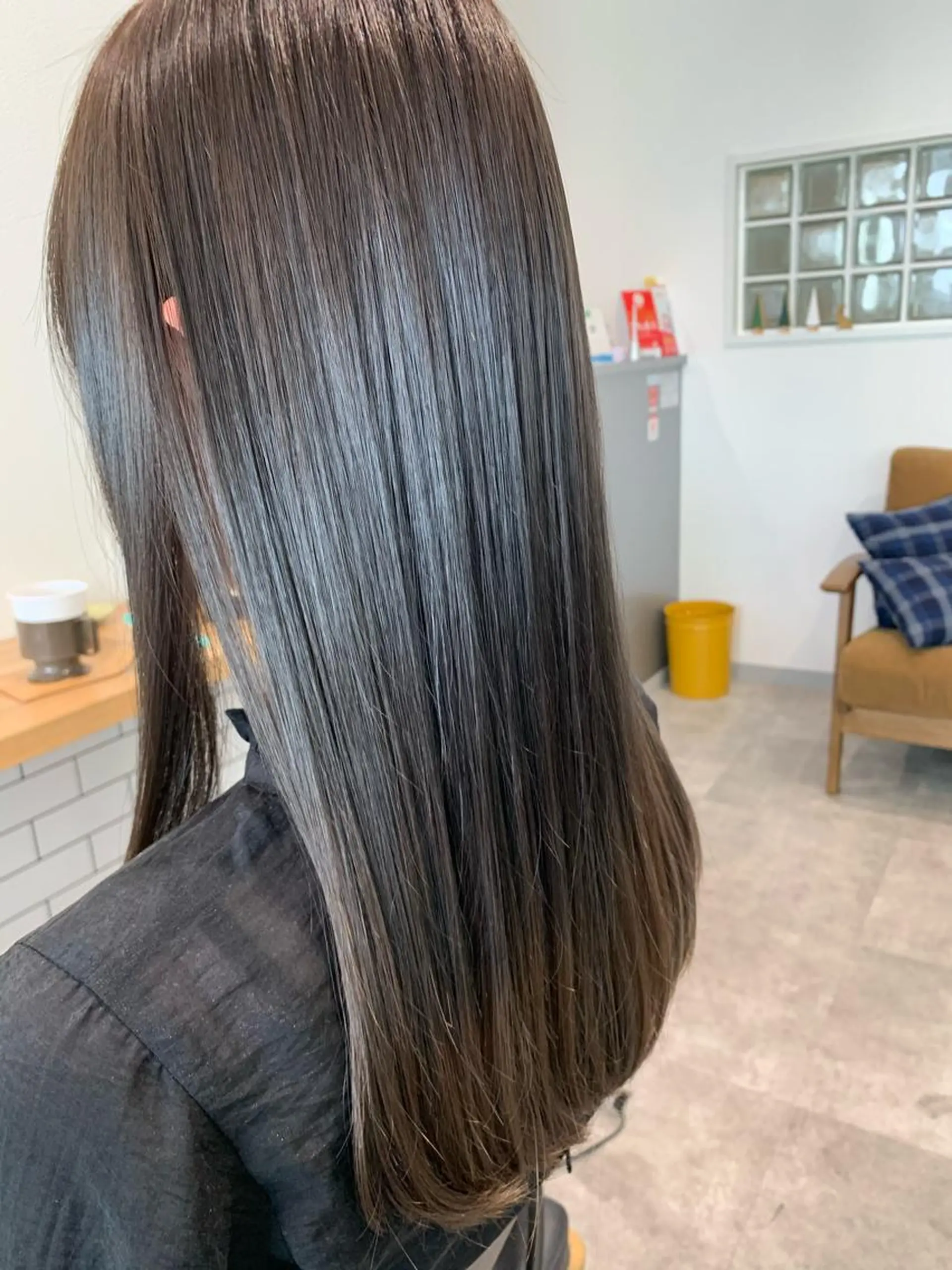 セミロング 大人レイヤー ヨシミカズヤのヘアスタイル