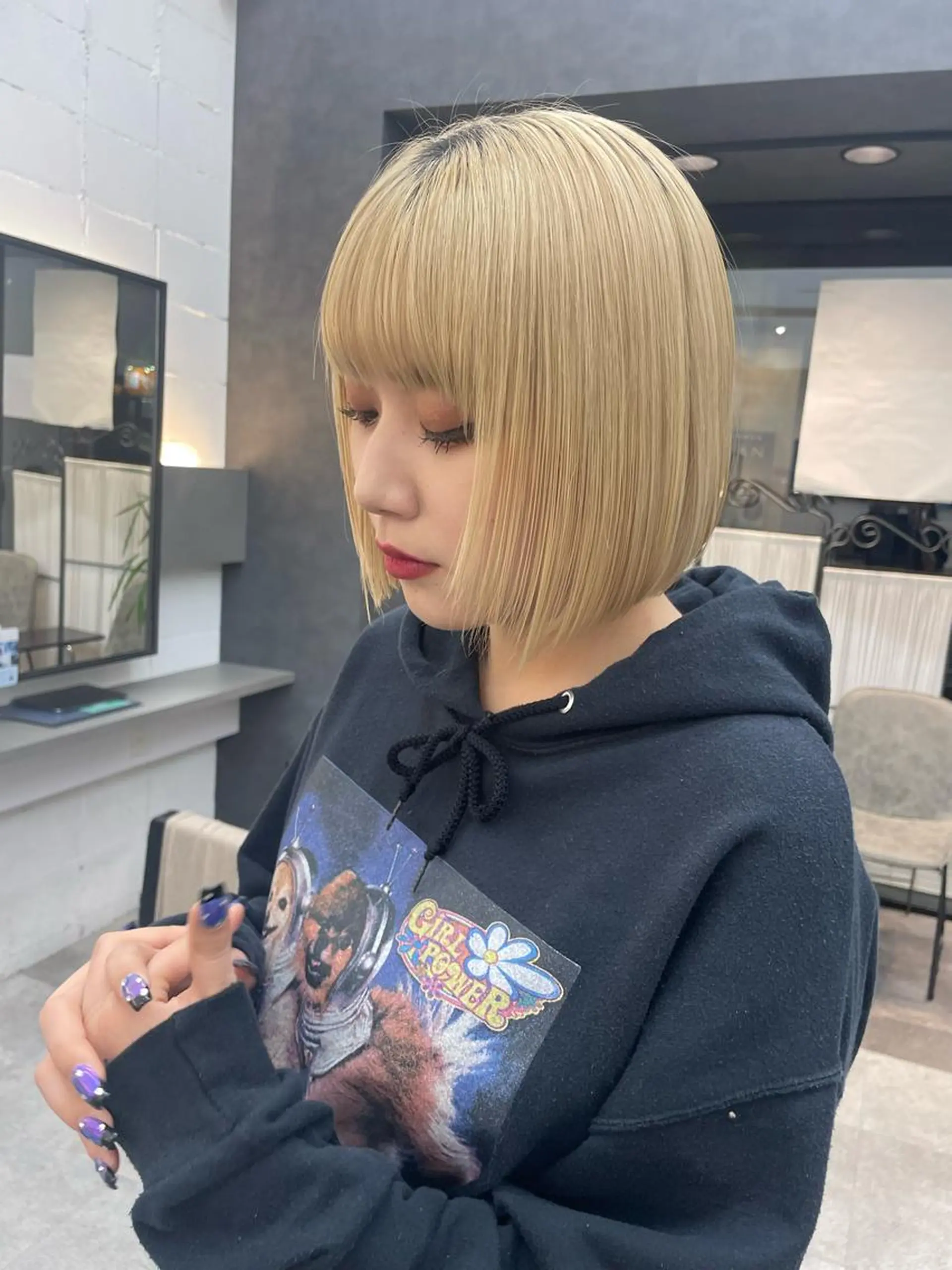 ショート カラー ボブ 顔周りカット レイヤーカット カット mika｜寒色カラー ｜ブリーチカラーのヘアスタイル