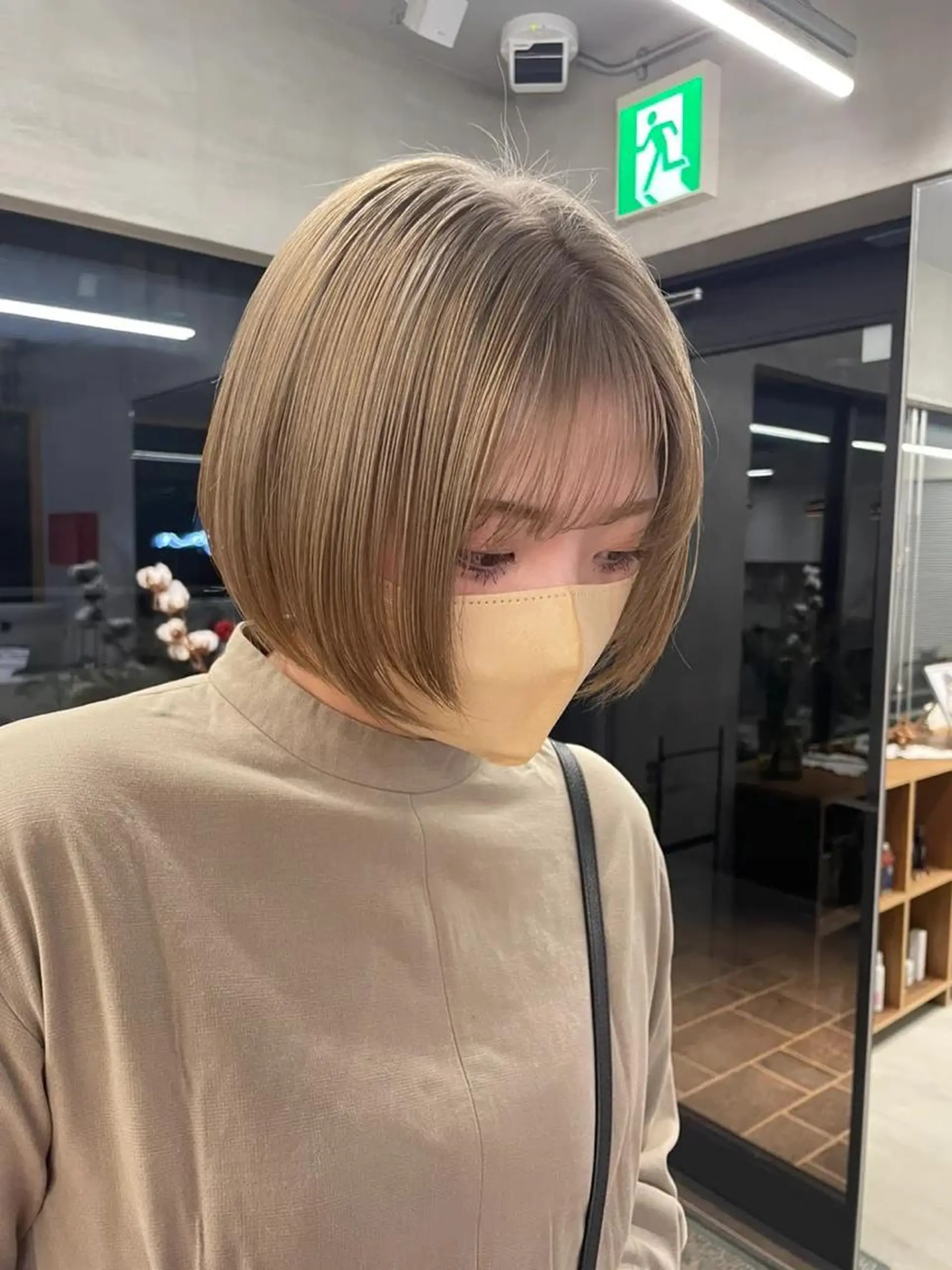 ショート カラー 鶴井 美空のヘアスタイル