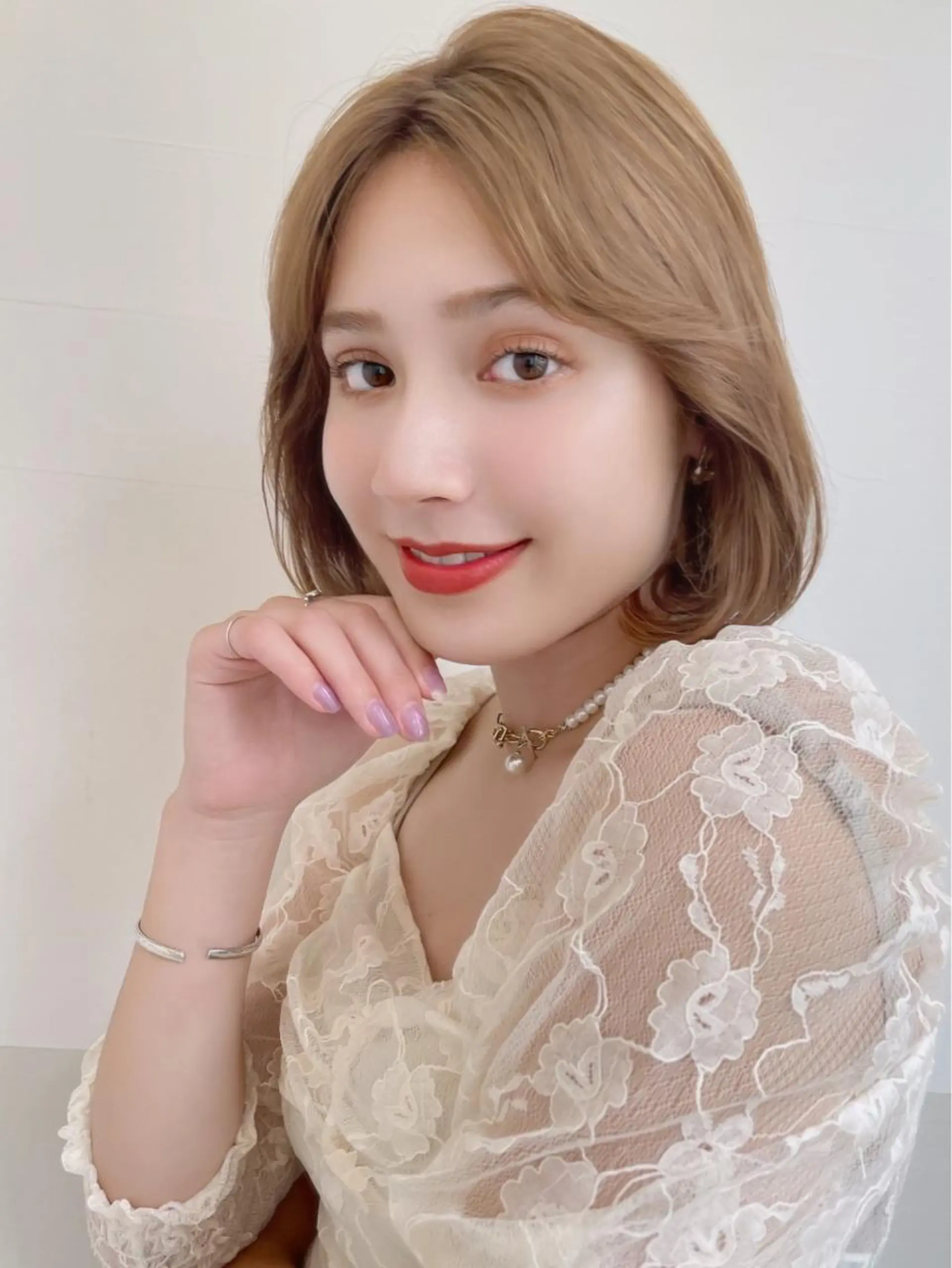 ミディアム カラー ベージュカラー ミルクティーベージュ ボブ タンバルモリ ヘアカラー トリートメント chama レイヤーカットのヘアスタイル
