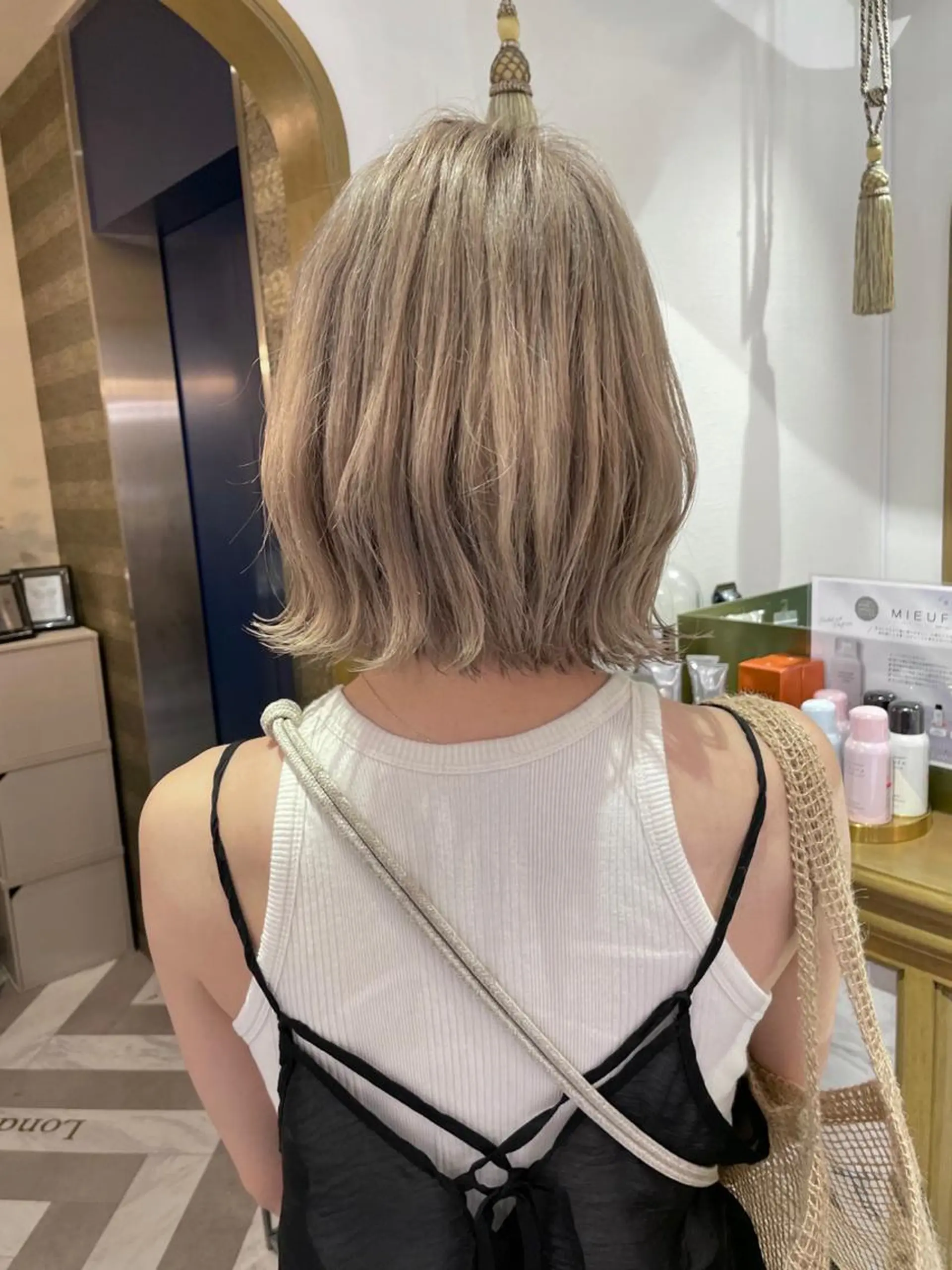 ショート カラー ハイトーンカラー Londnaitre MAHOのヘアスタイル