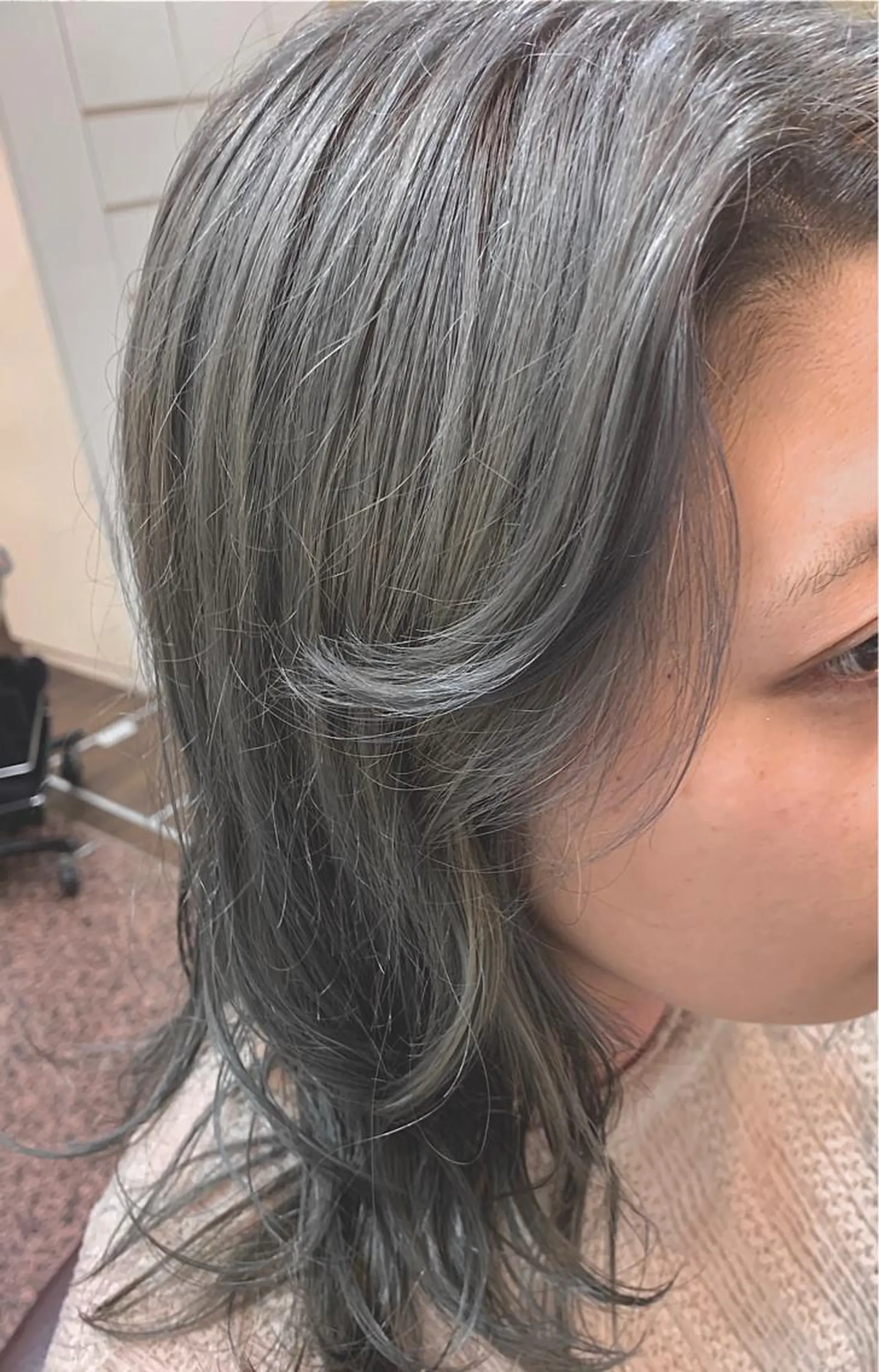 セミロング カラー ブリーチ VERBENA所属・ハイライト／艶カラー 大河シンジのヘアスタイル