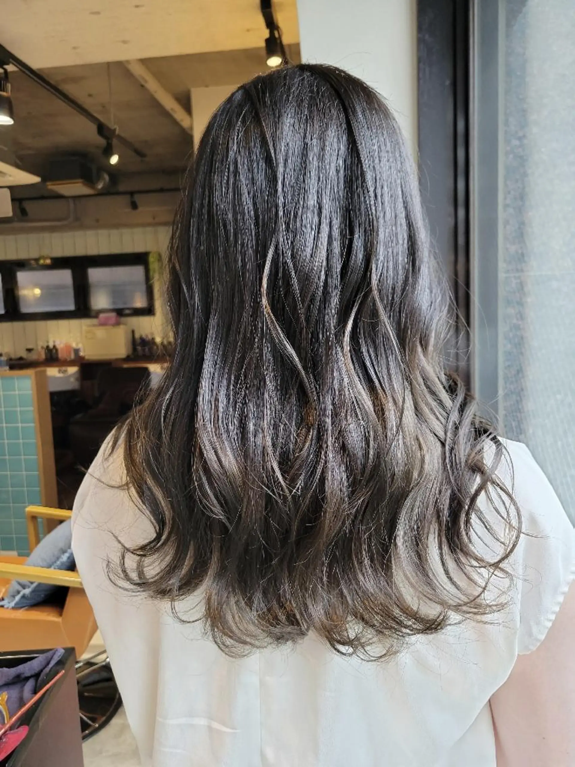 ロング カラー バレイヤージュ ベージュカラー 透明感カラー レイヤーカット カット ヘアカラー トリートメント alushe 岡 陽子のヘアスタイル