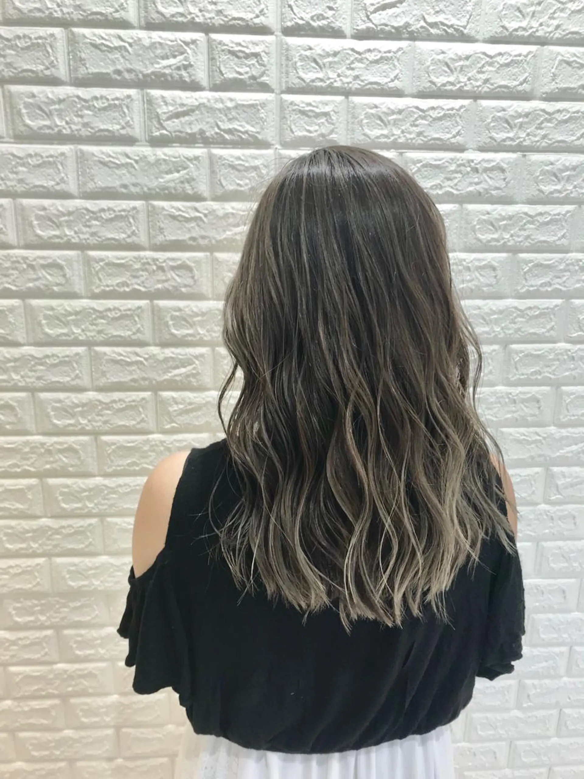 セミロング カラー グレージュ ハイライトカラー ハイライト D.log 大和西大寺店所属・川崎 雅大のヘアスタイル