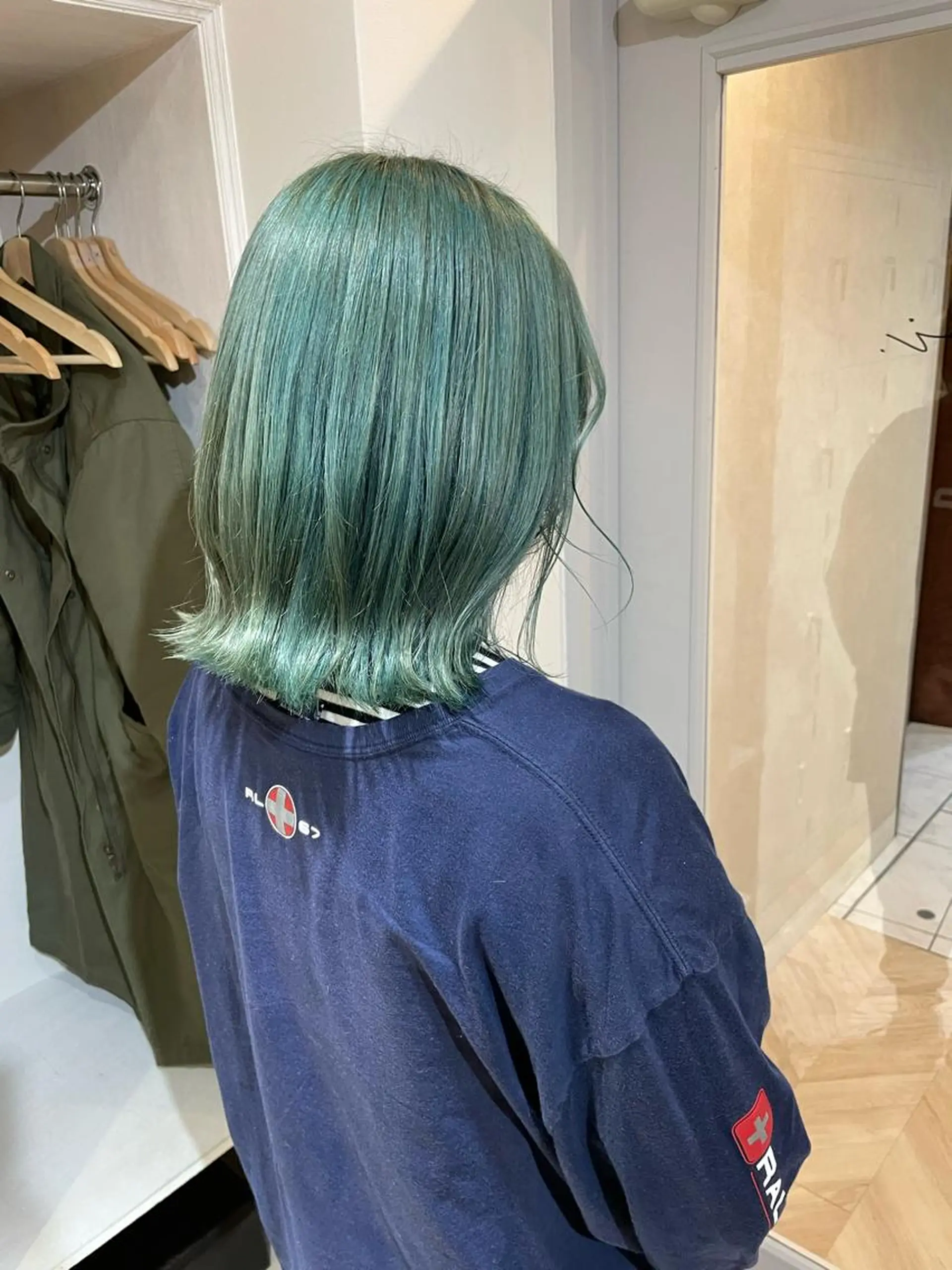 ミディアム カラー akane .のヘアスタイル