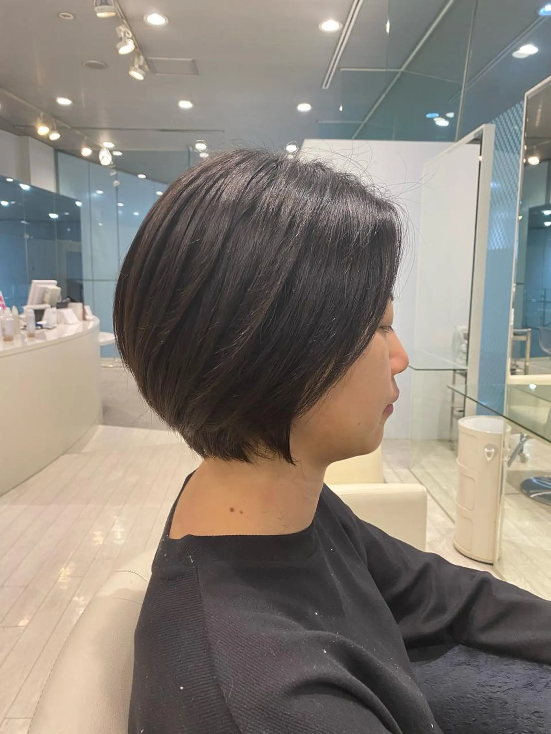 ショート カラー ボブ 鈴木 真悠のヘアスタイル