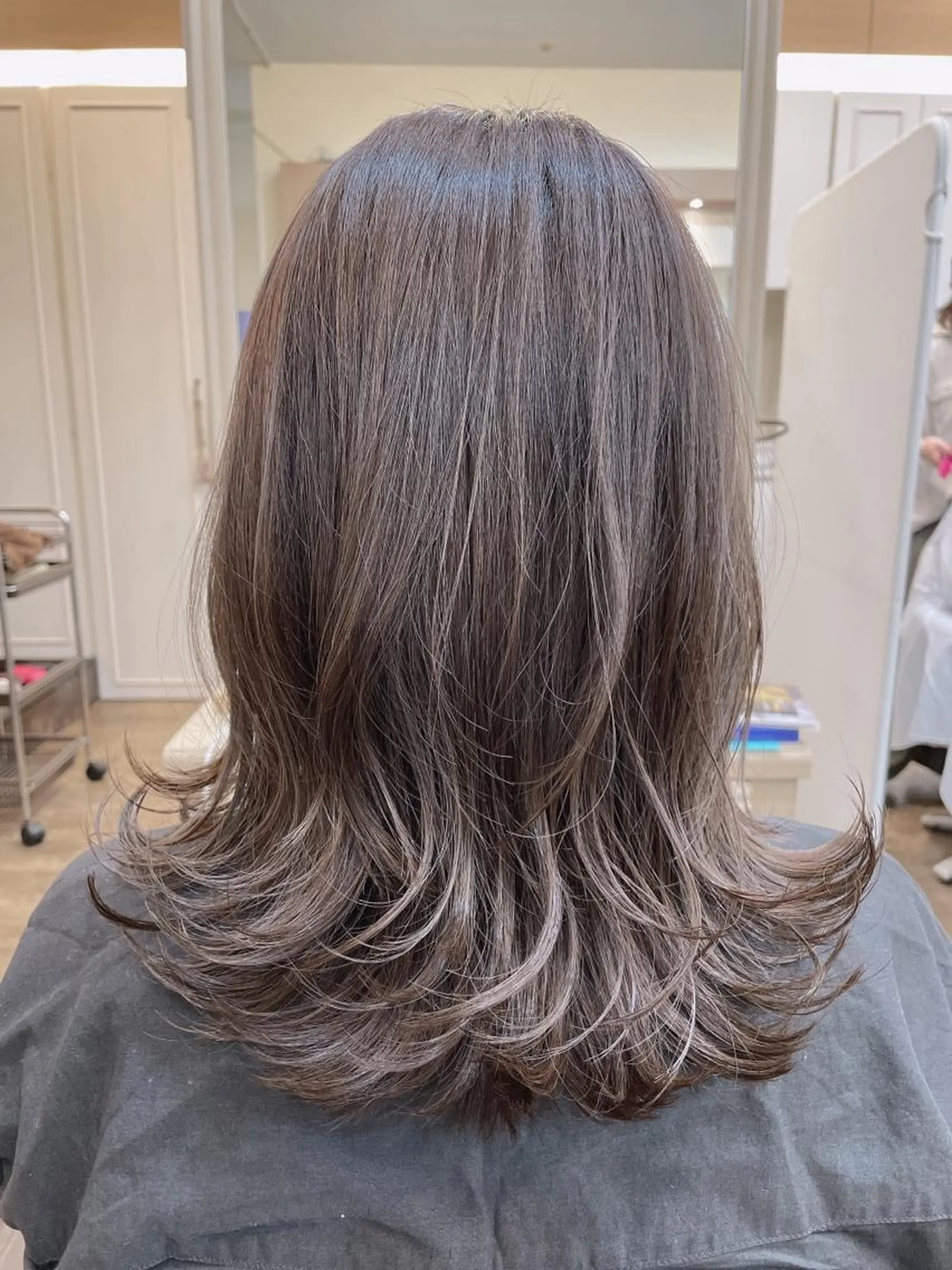 ミディアム カラー アッシュ グレージュ カット ヘアカラー 尚平 髪質改善 大人のデザインカラーのその他イメージ