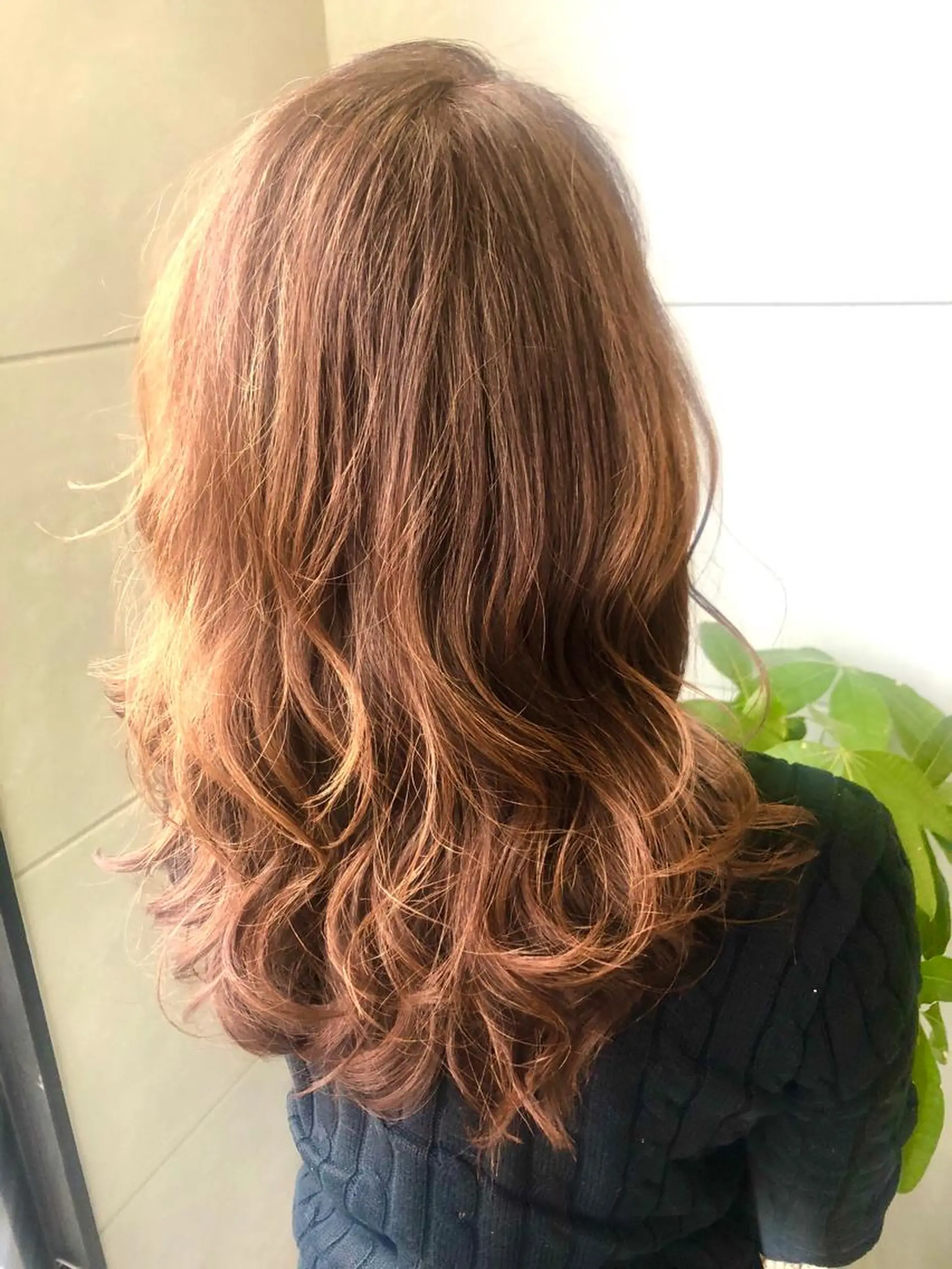 セミロング パーマ 塚本 文奈のヘアスタイル