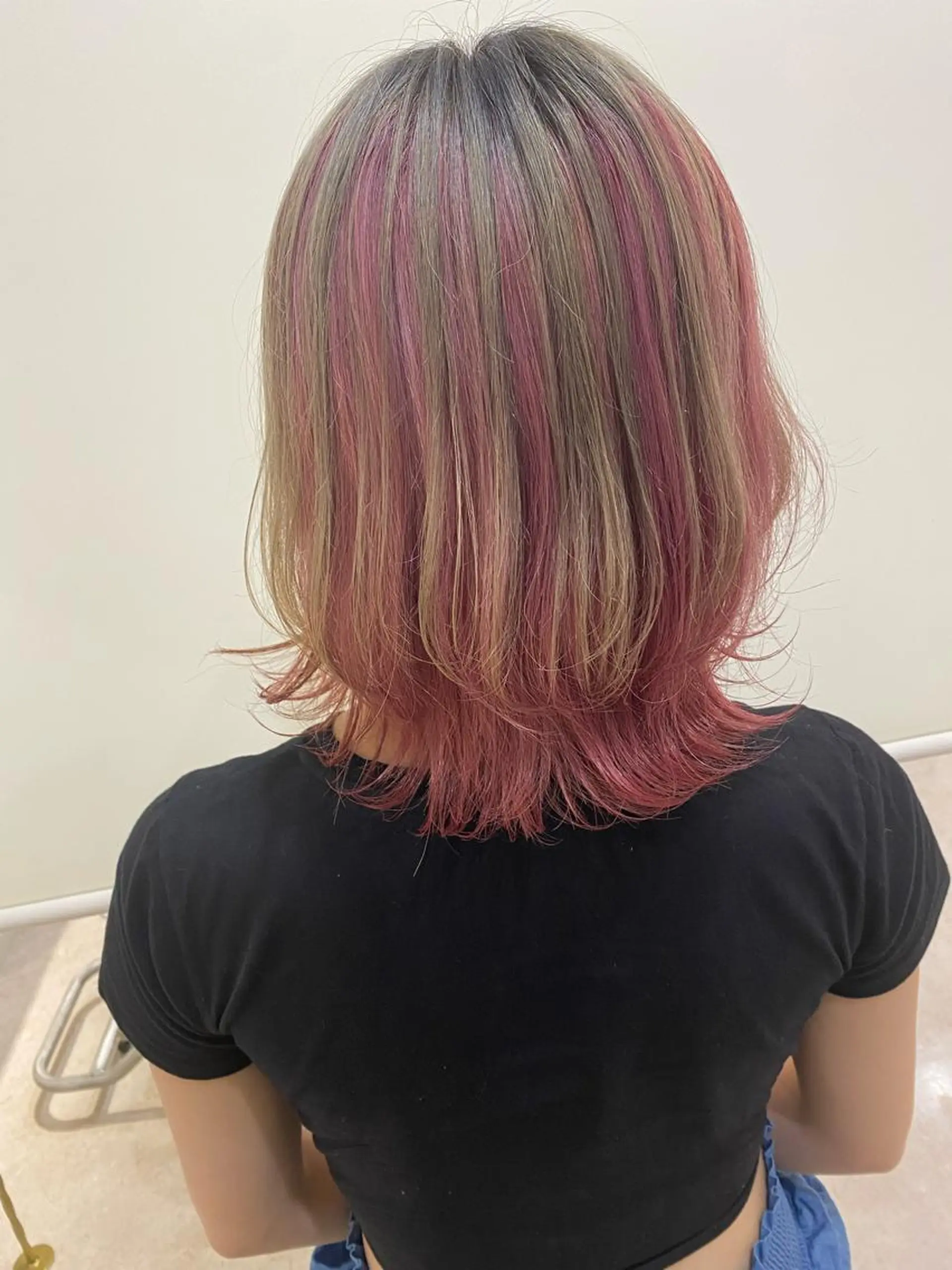 セミロング イシザワ ユミのヘアスタイル