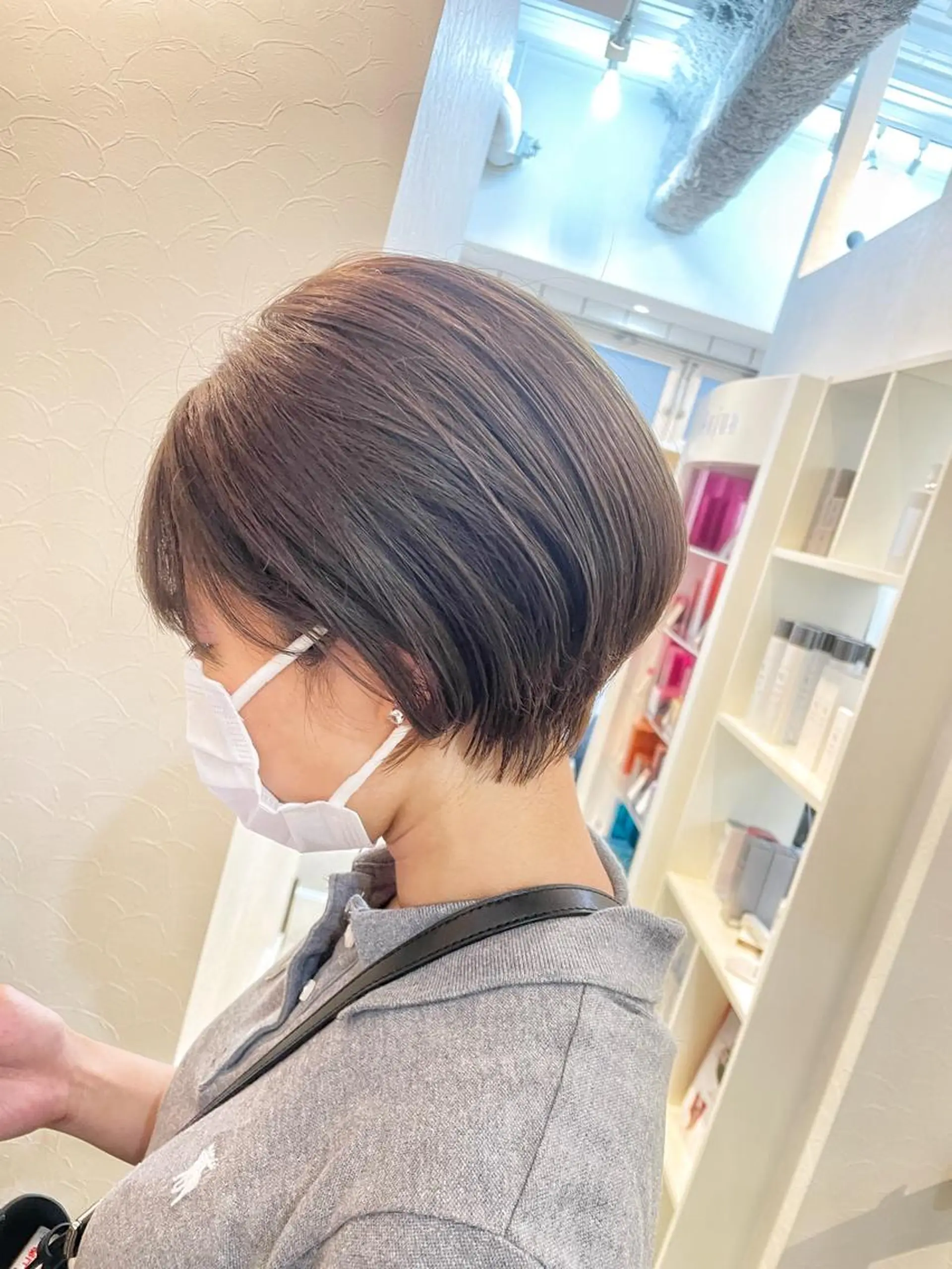 ショート カラー ショートレイヤー 丸みショート グラデーションカラー くびれヘア くせ毛 カット newline銀座所属・銀座ショート/ 大人ショート/金子涼のヘアスタイル