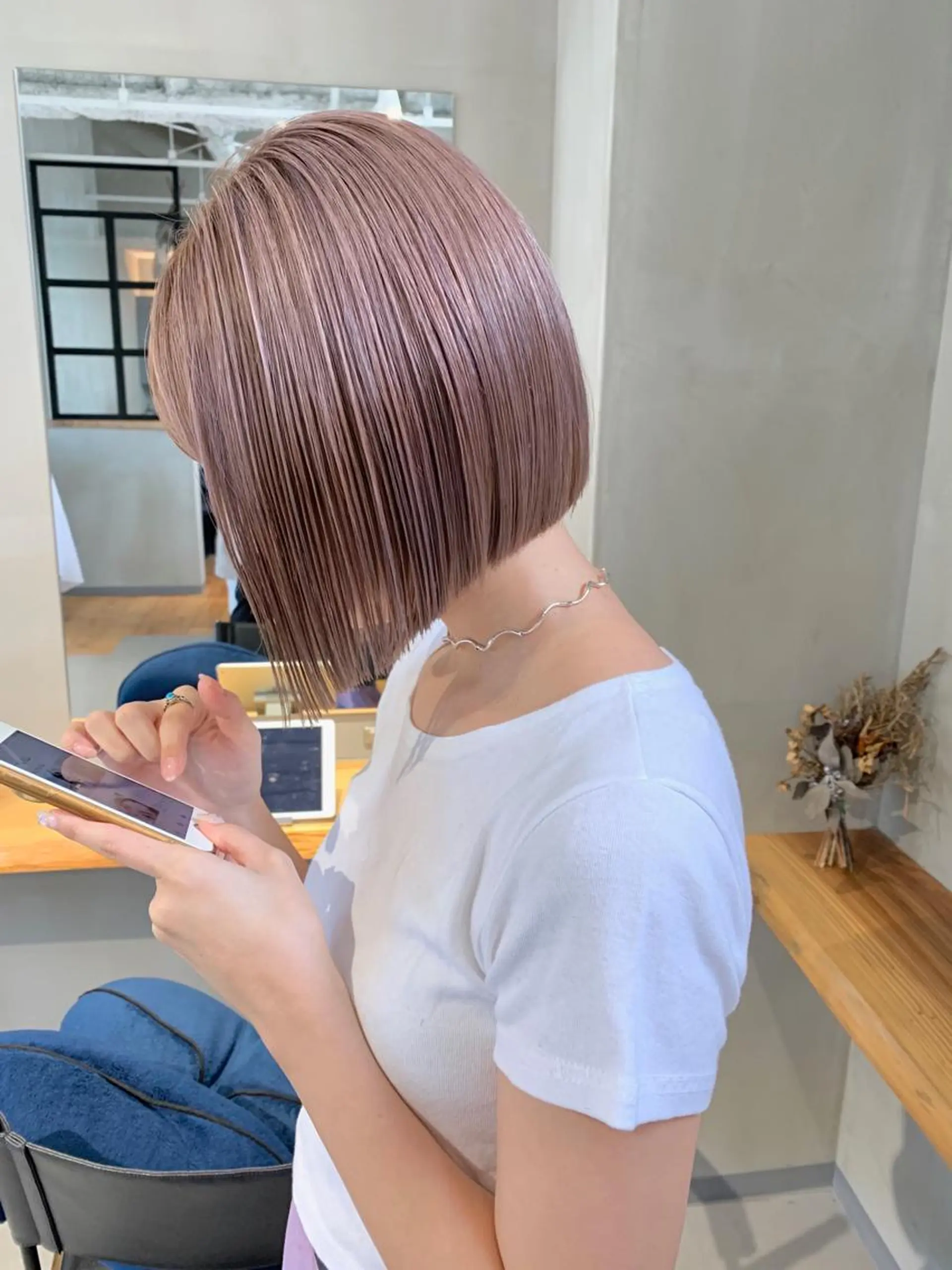 カラー アカリ /ショートカットのヘアスタイル