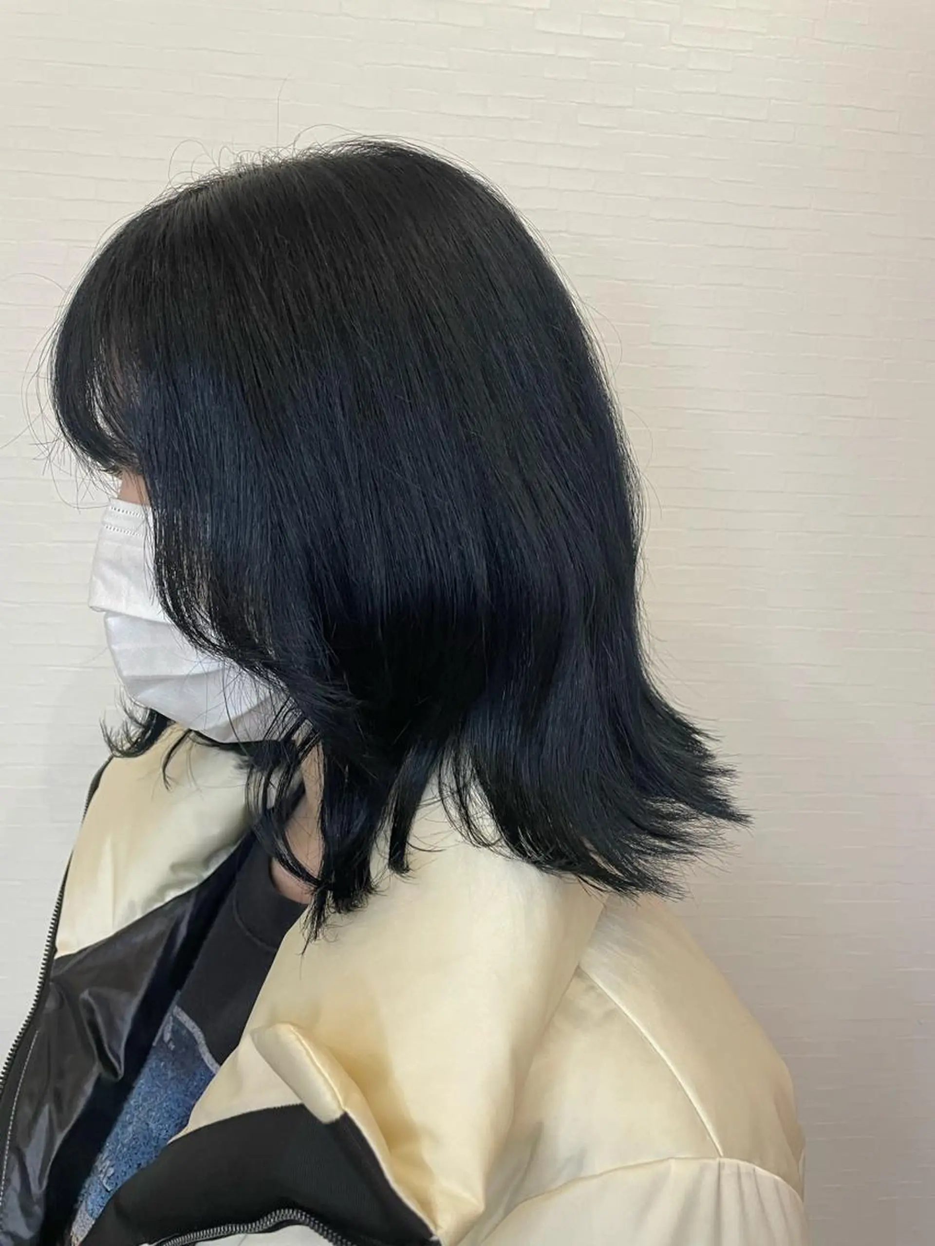 ミディアム カラー 黒髪 ブルーカラー ブルーブラック STAR RIVER所属・YUI/ ブリーチカラー🌷のヘアスタイル