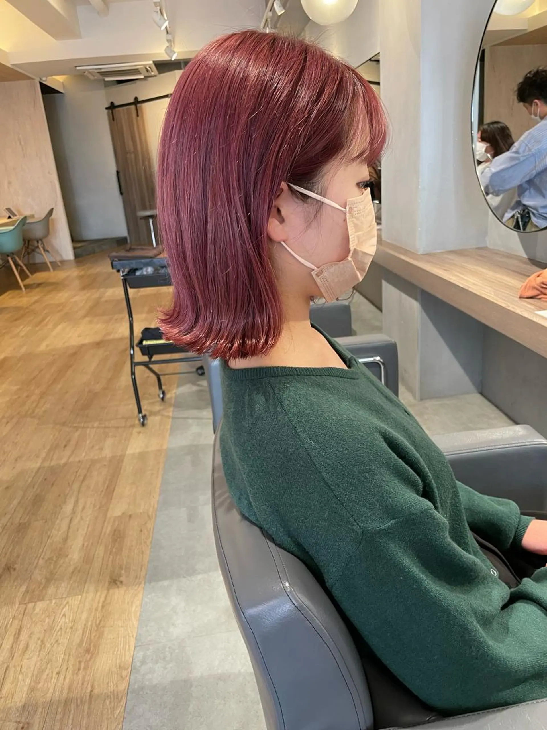 ショート カラー ヘアカラー ぱつっとボブ 古家 佑真のヘアスタイル