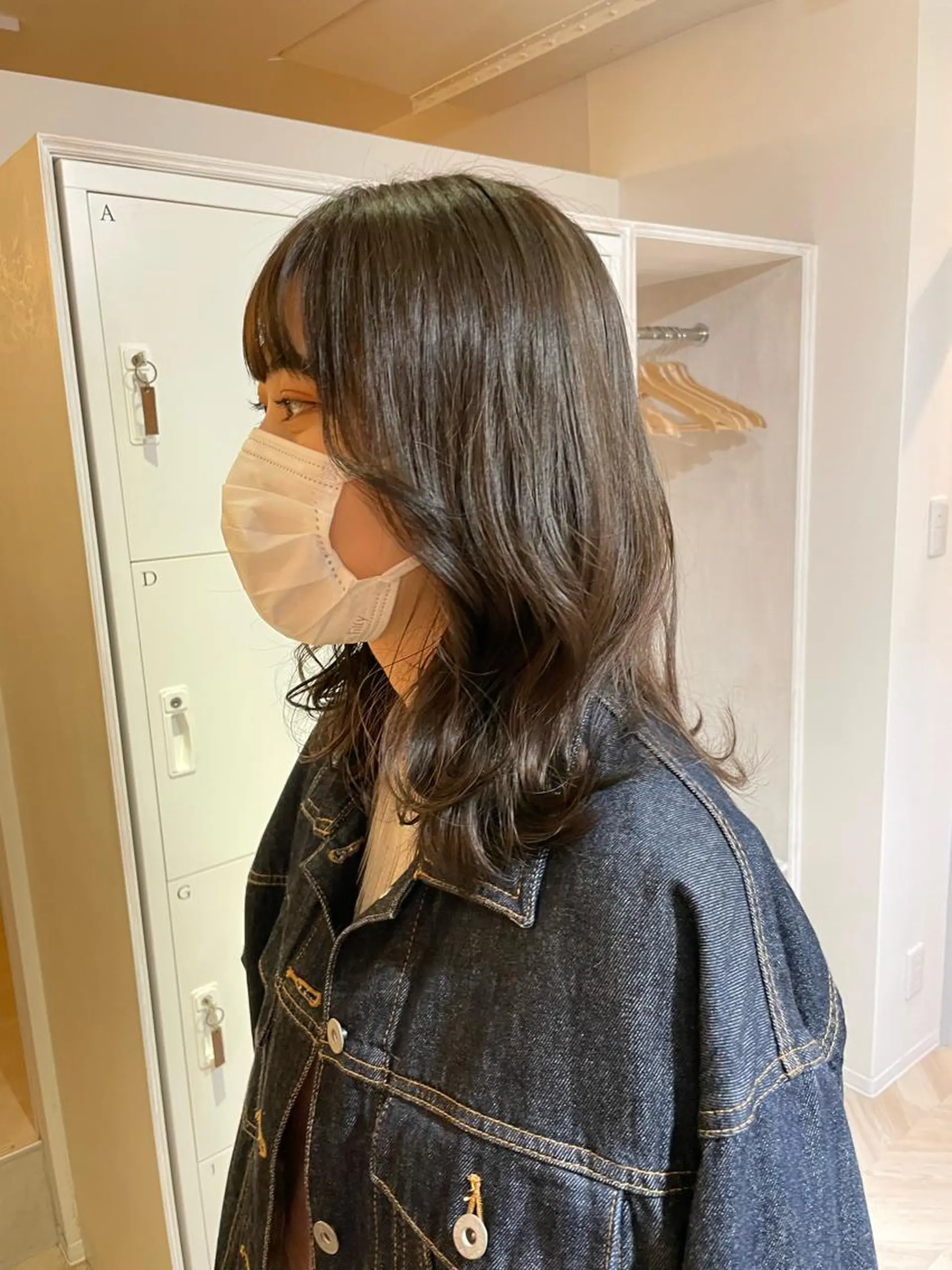 ミディアム カラー akane .のヘアスタイル