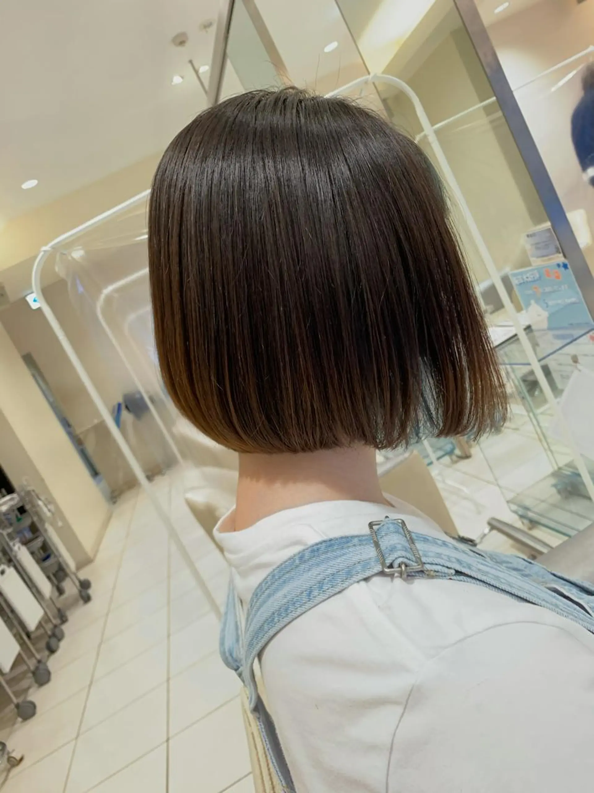 ショート カット MODEks eau 佐藤優志のヘアスタイル