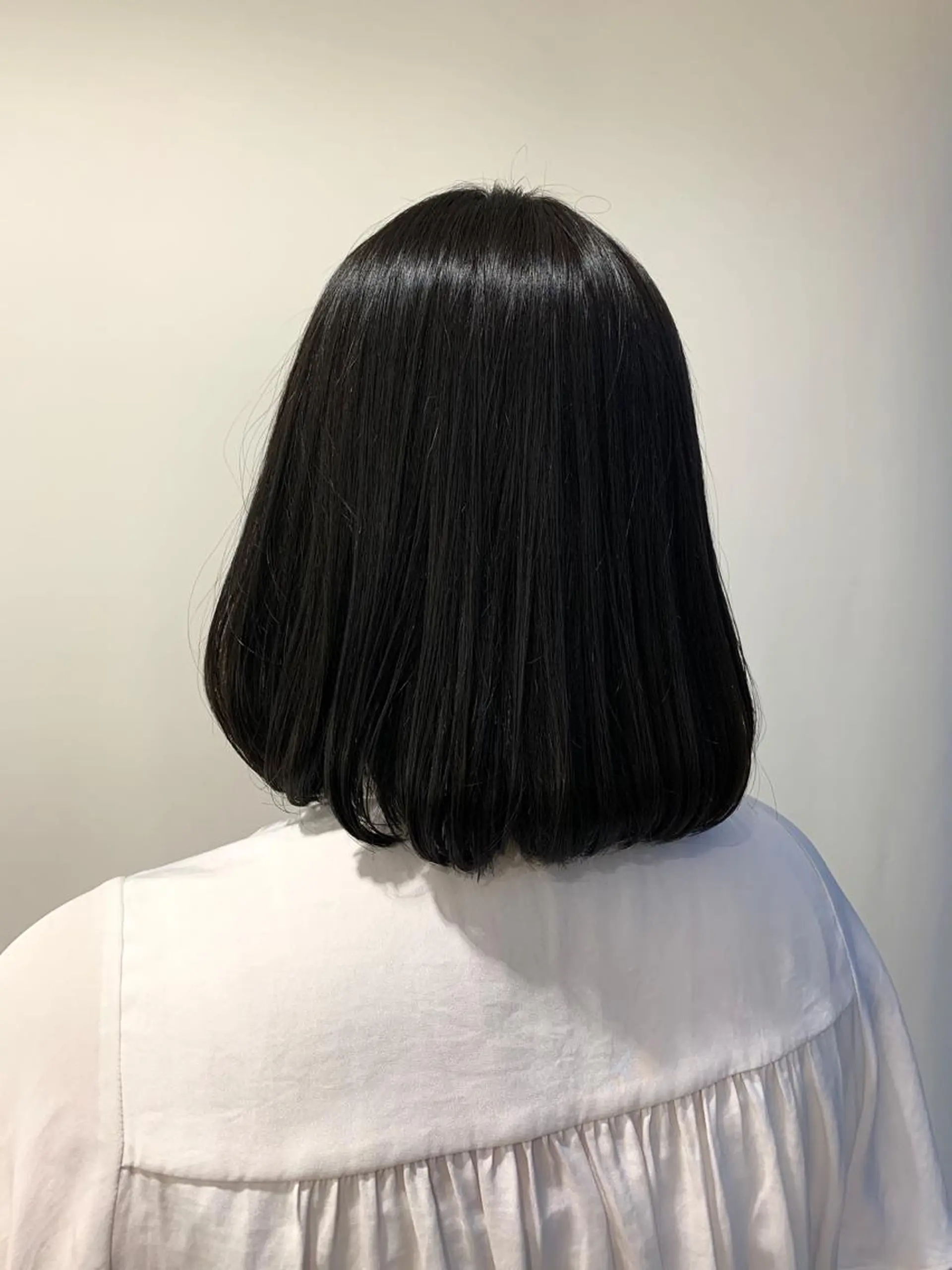 ミディアム カラー オリーブカラー 壽真央 /ブリーチカラーのヘアスタイル