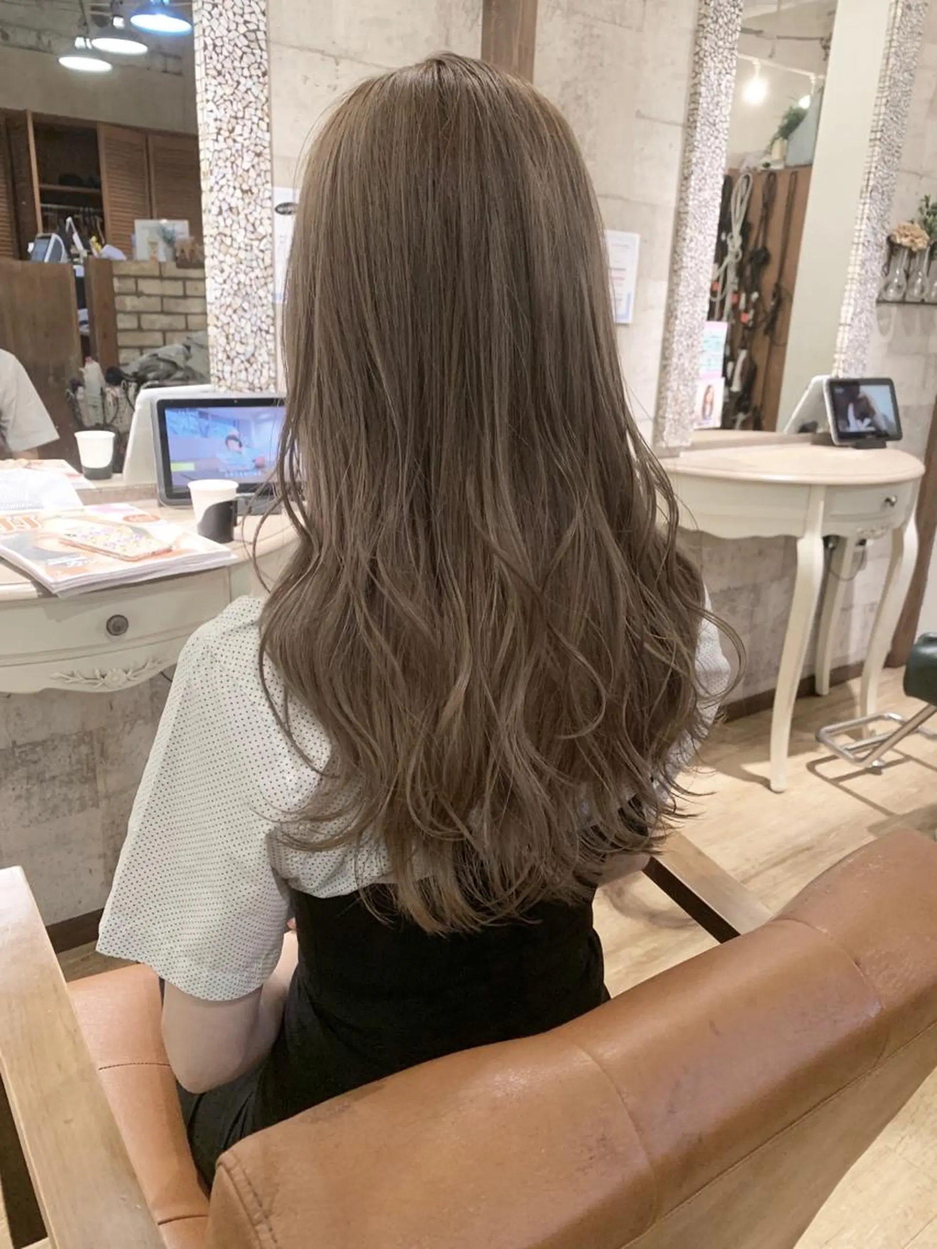 ロング カラー ベージュカラー ブリーチ ミルクティーベージュ ヘアカラー トリートメント SALOWIN(サロウィン)広島並木通り所属・田村和範/似合わせ カラー/縮毛矯正のヘアスタイル