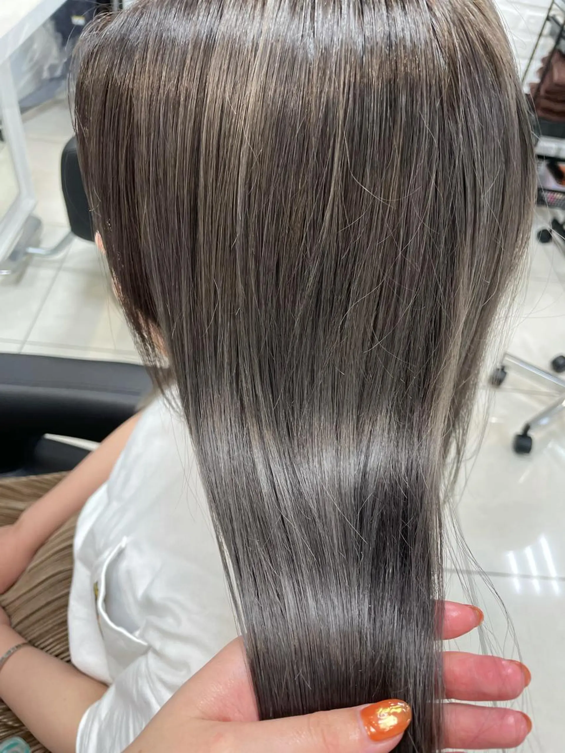 ロング カラー ブリーチ 透明感カラー グレージュ イルミナカラー カット 縮毛矯正 トリートメント 【デザインカラー】 粥川佳日望のヘアスタイル
