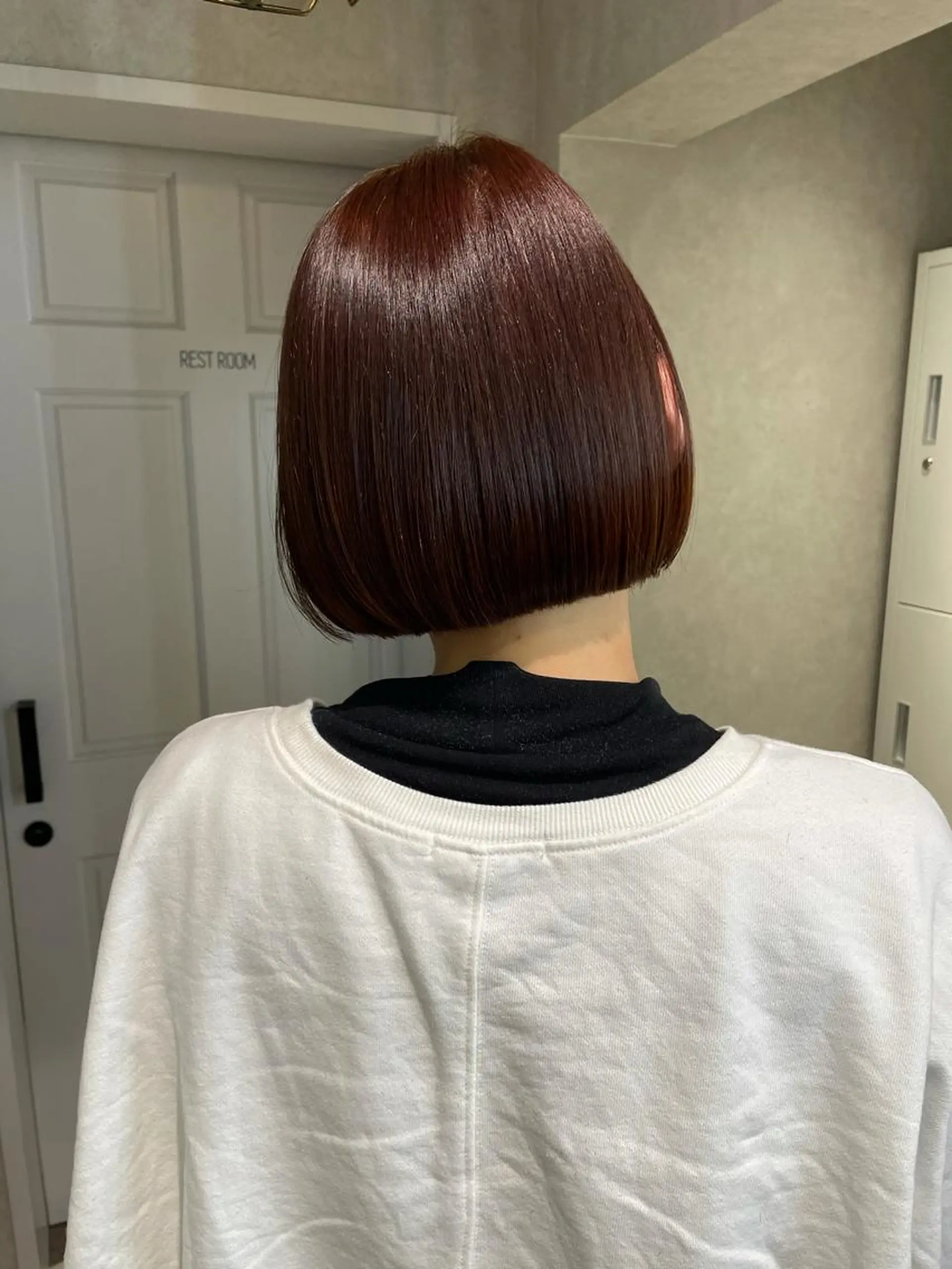 ショート カラー 切りっぱなしボブ ブリーチ ブリーチなしカラー ボブ カット ヘアカラー ナチュラル透明感🌱 小山美樹子のヘアスタイル